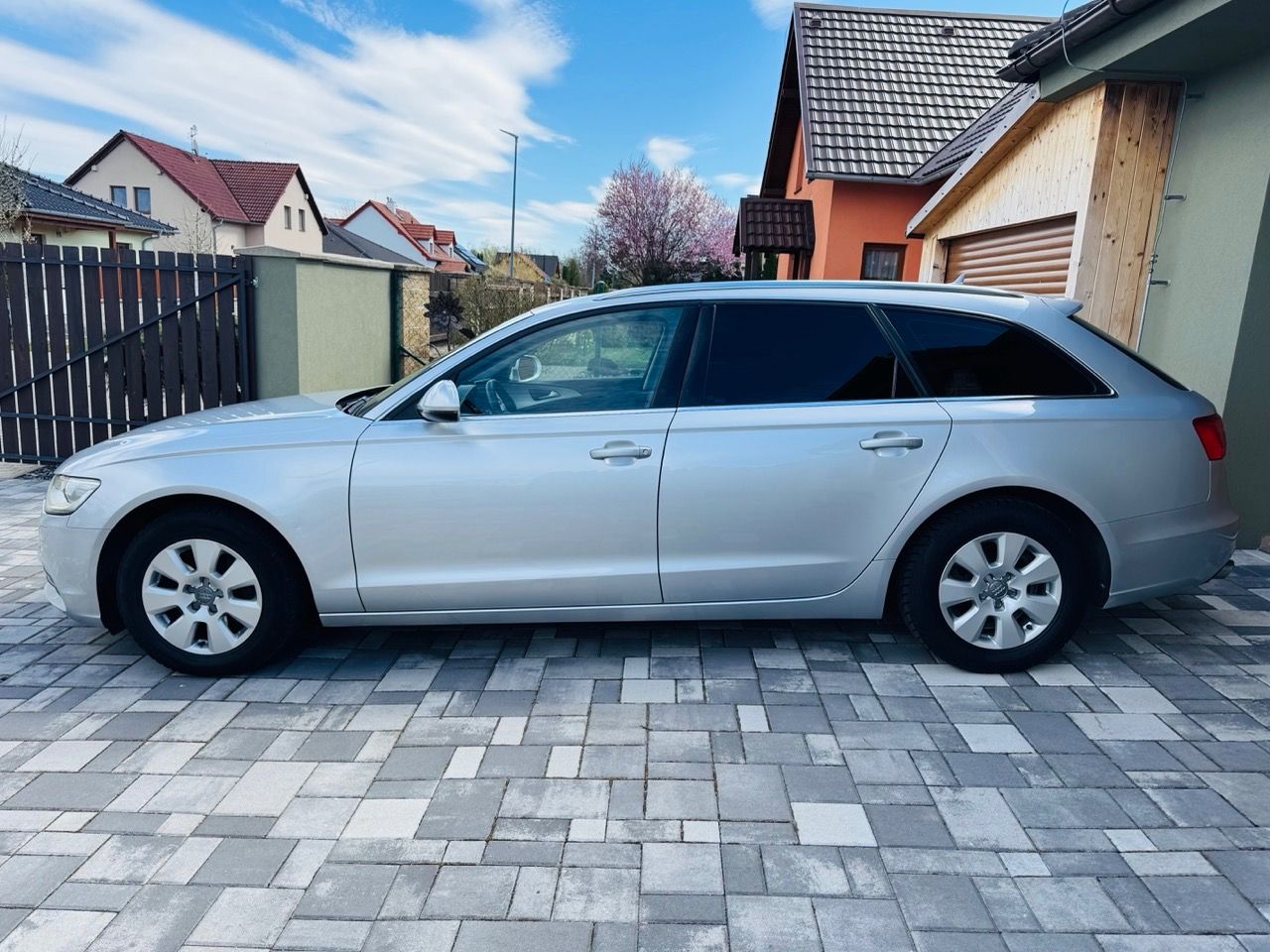 Audi A6, Avant 2.0TDi 130kW - fotka 5