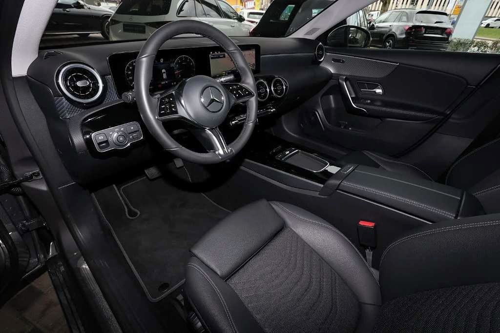 Mercedes-Benz Třídy A, 180 Progressive*MBUX*Kamera* - fotka 4
