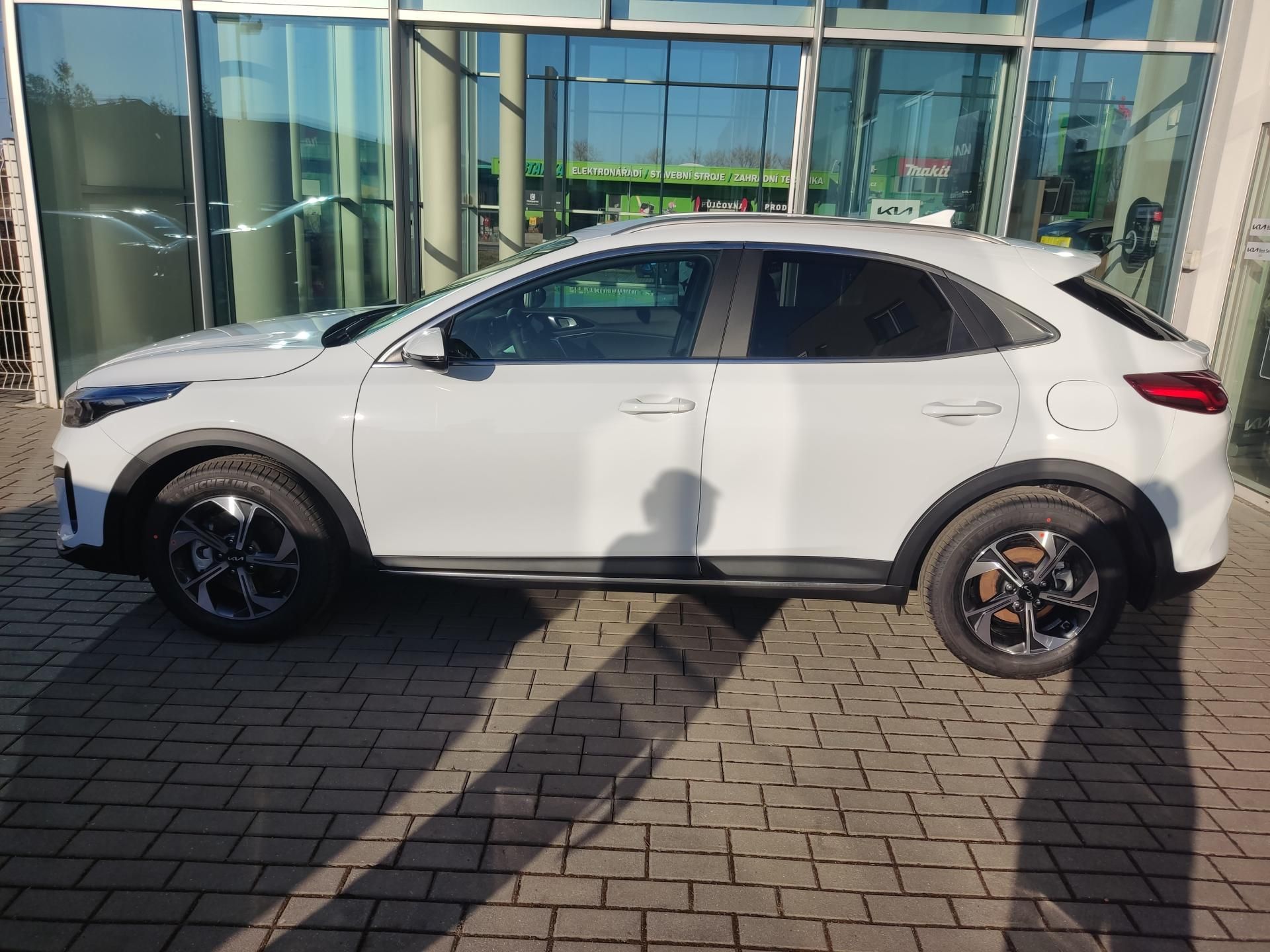 Kia XCee´d, 1,6 T-GDi 7DCT EXCLUSIVE+WINT - fotka 3