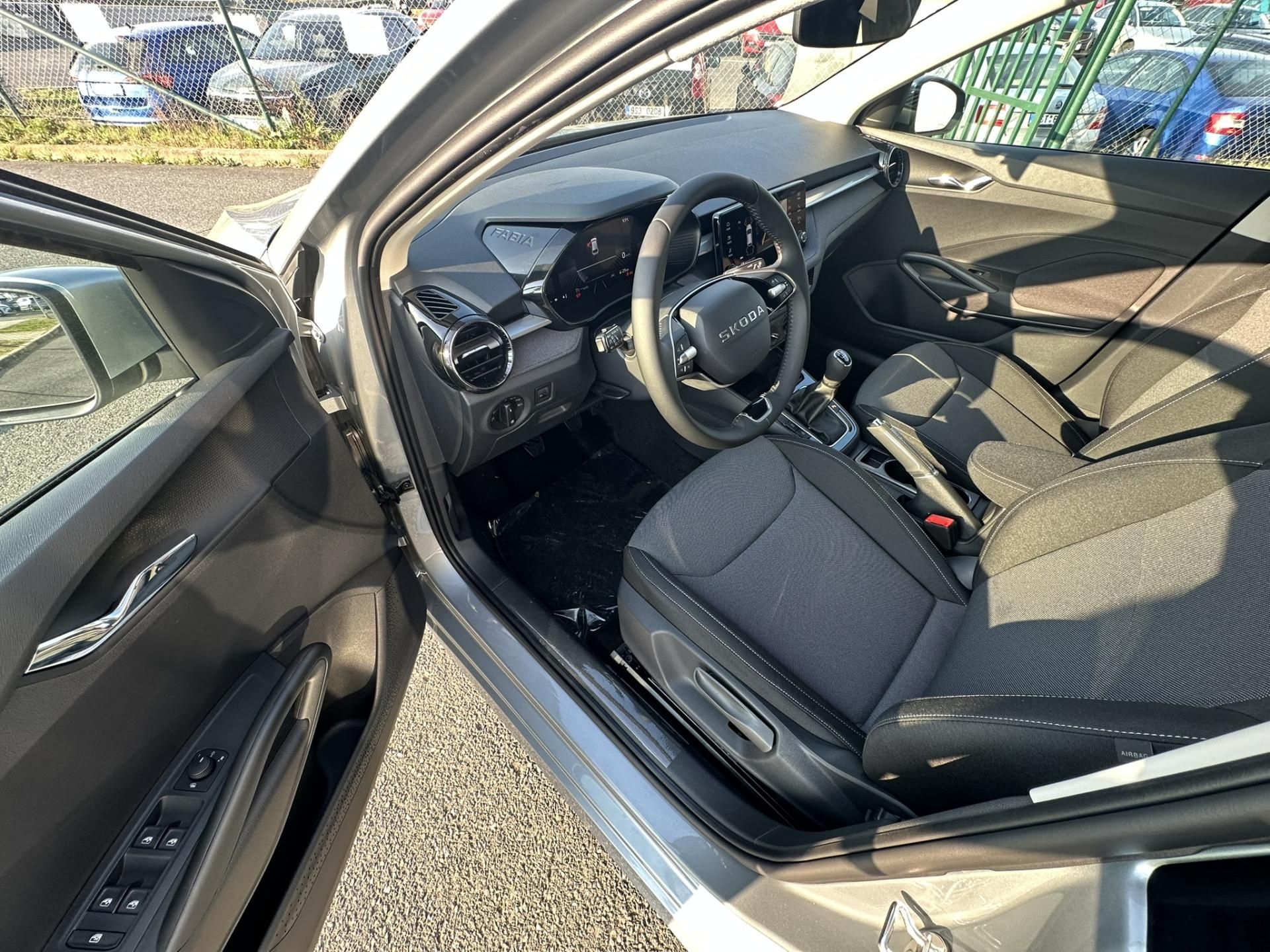 Škoda Fabia, CLASSIC 1.0TSI 70kW + tažné - fotka 6