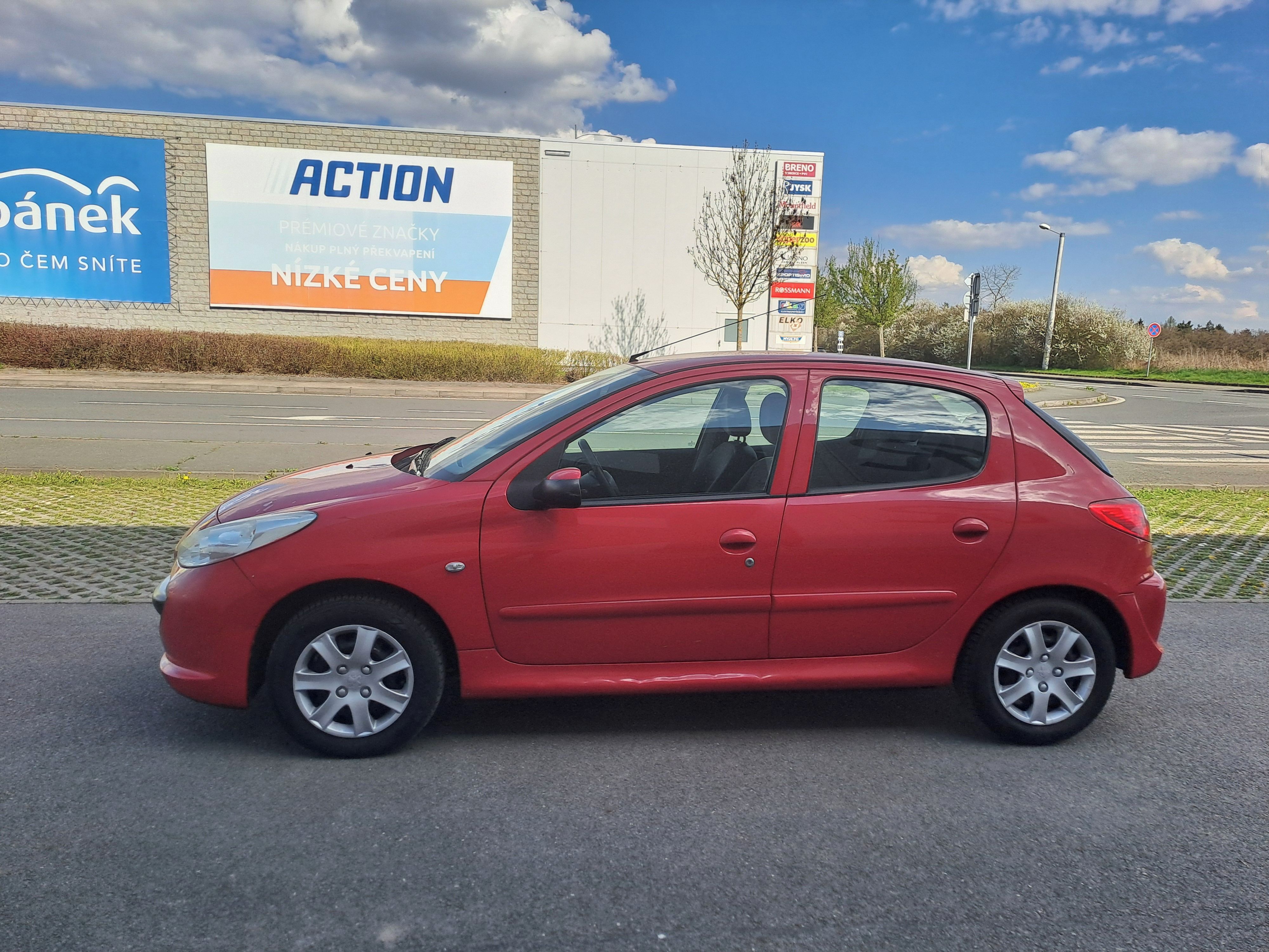 Peugeot 206, 1.1i ČR 2.MAJ,SPOLEHLIVÉ AUTO - fotka 4