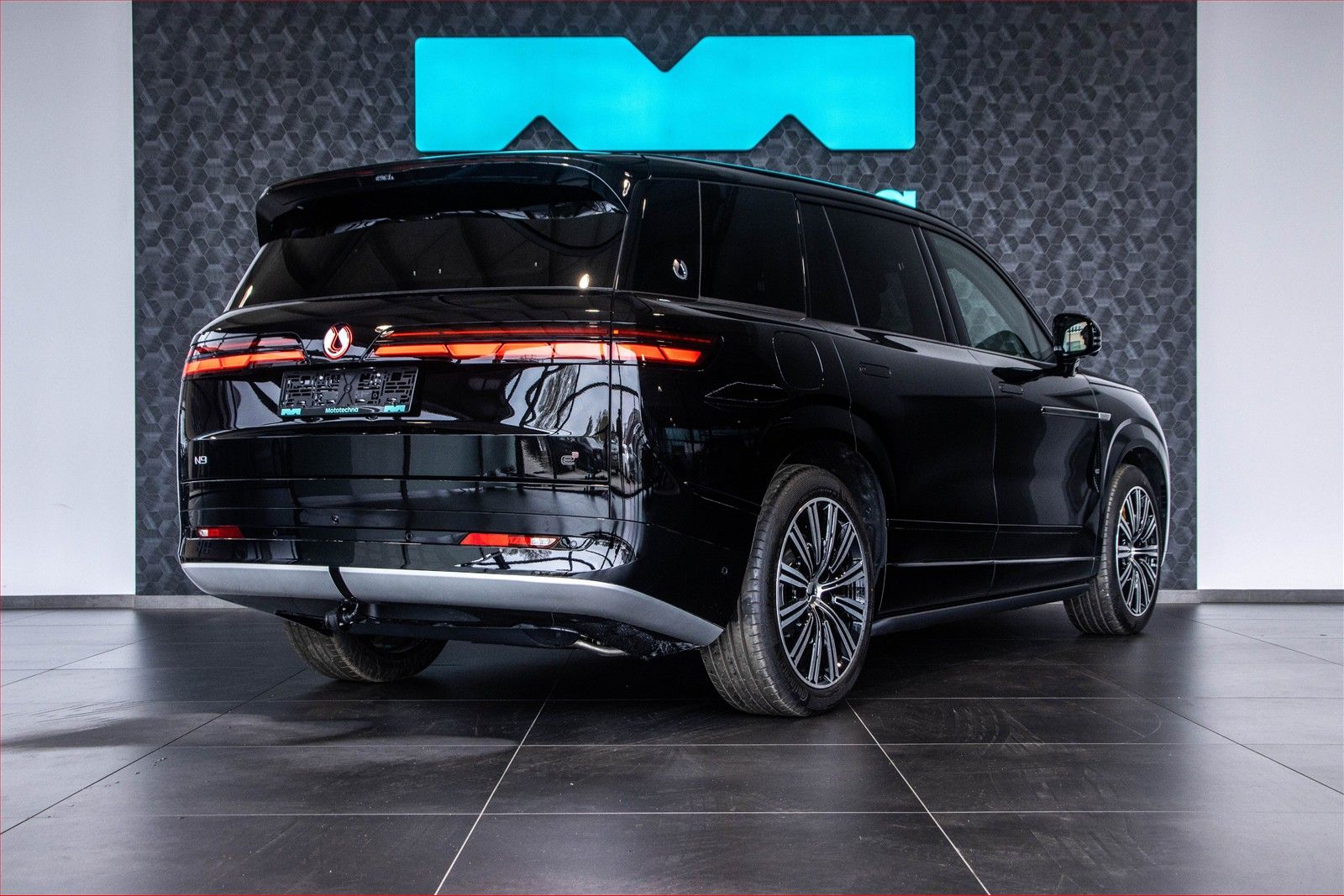 Denza N9, 2.0T PHEV, Nové - fotka 3