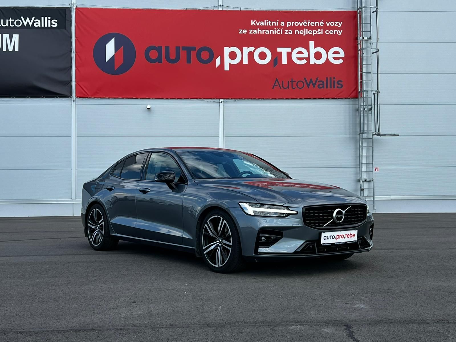 Volvo S60, 2.0T5 184kW Aut. R-Desing - fotka 2