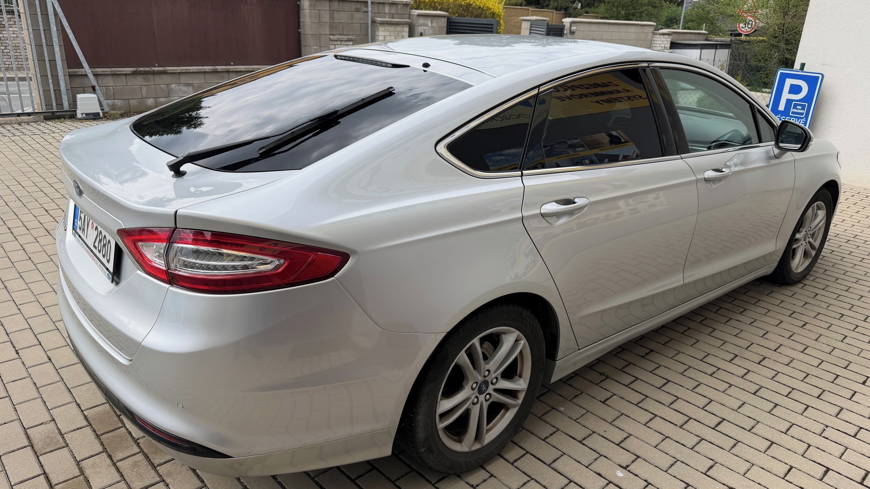 Ford Mondeo, 2.00 super stav - fotka 4