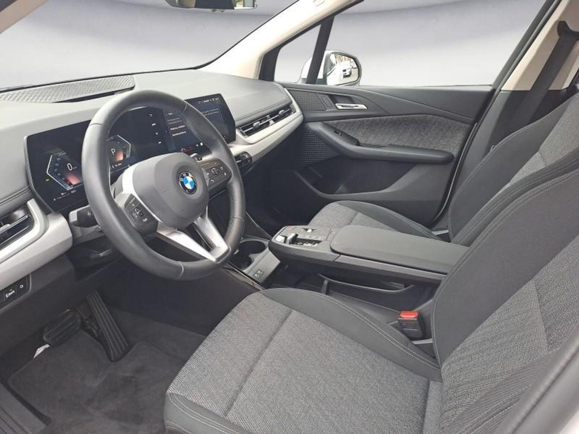 BMW Řada 2, 220i Active Tourer - fotka 2