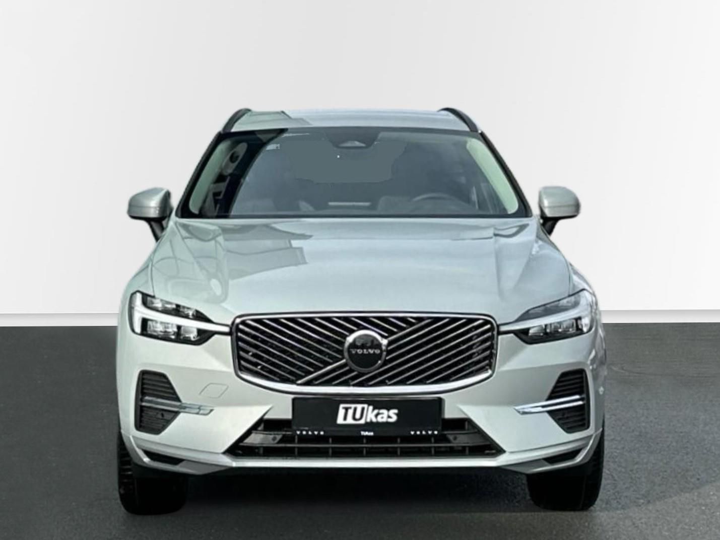 Volvo XC60, 2.0 B5 4x4 CORE - fotka 3