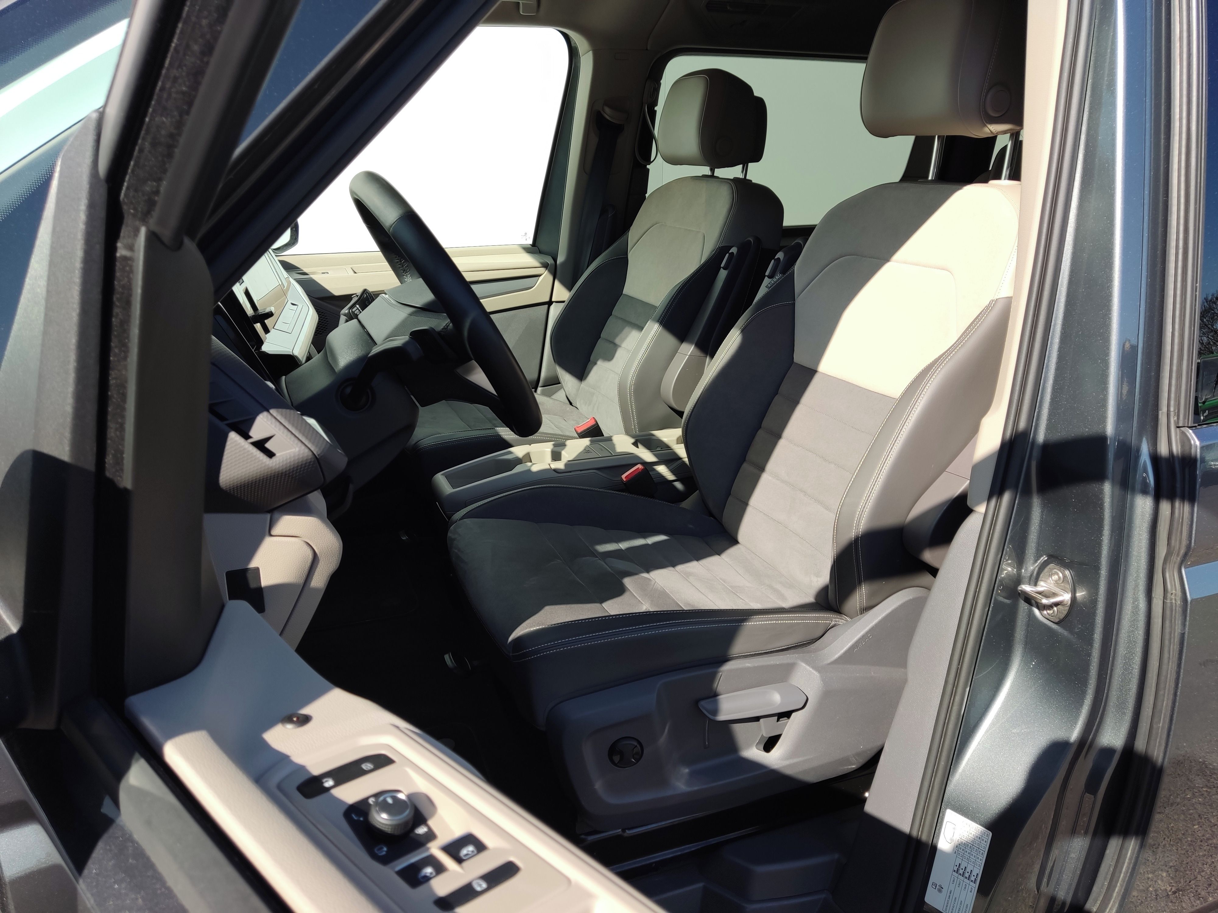 Volkswagen Multivan, 1.5 TSI PHEV 4MOT LIFE EDITION - fotka 6
