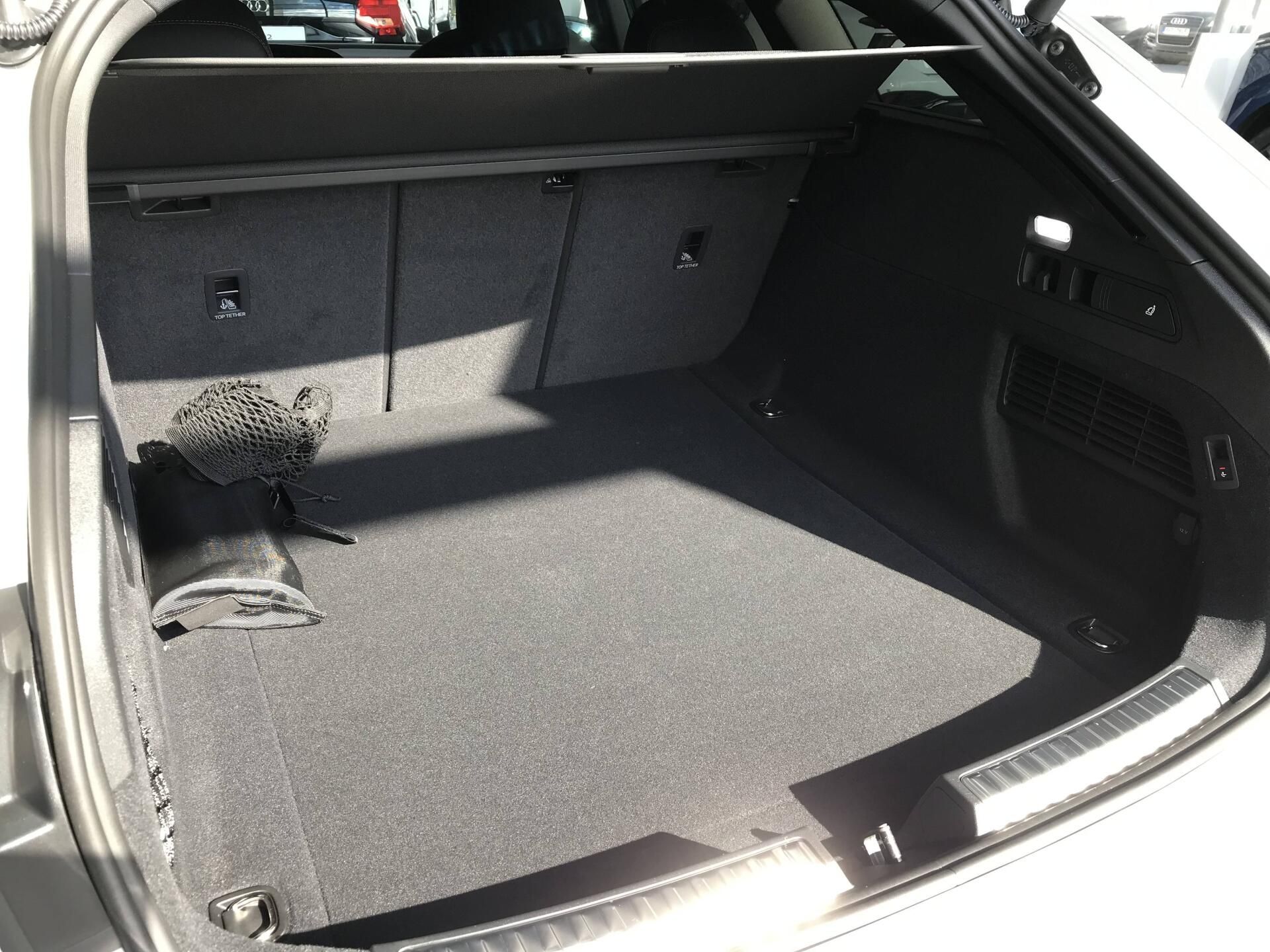 Audi A5, 7STR 2,0TDI - fotka 6