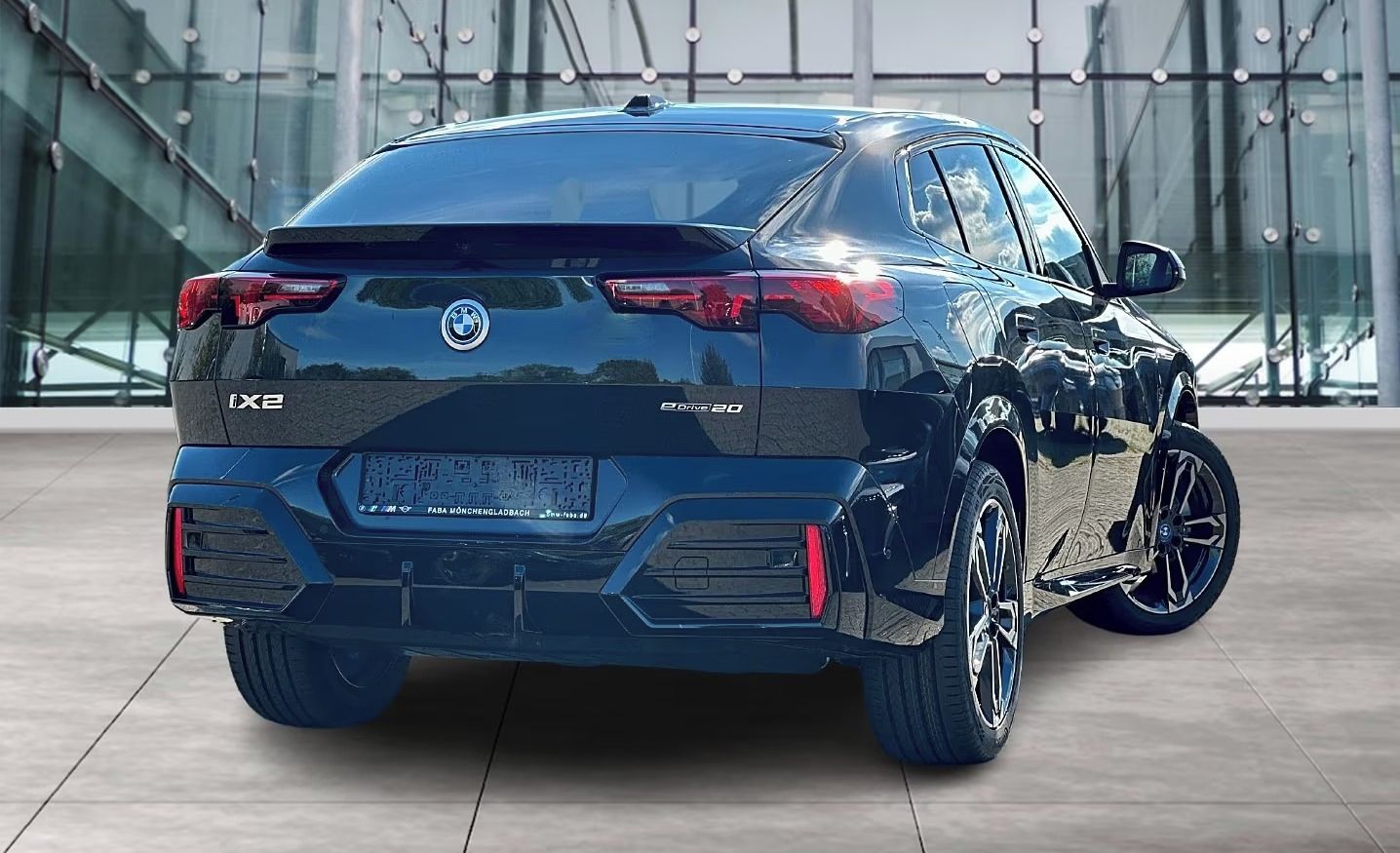 BMW iX2, eDrive20 M Sportpaket - fotka 2