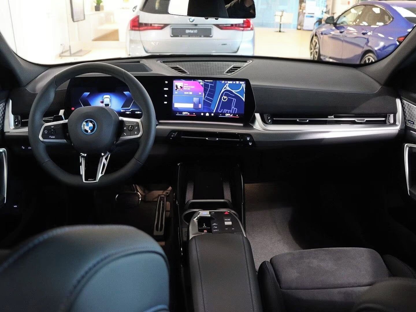 BMW iX2, IX2 EDRIVE20 - fotka 6
