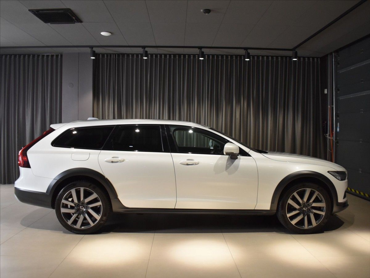 Volvo V90, 2,0 CC PRO D5 AWD - fotka 3