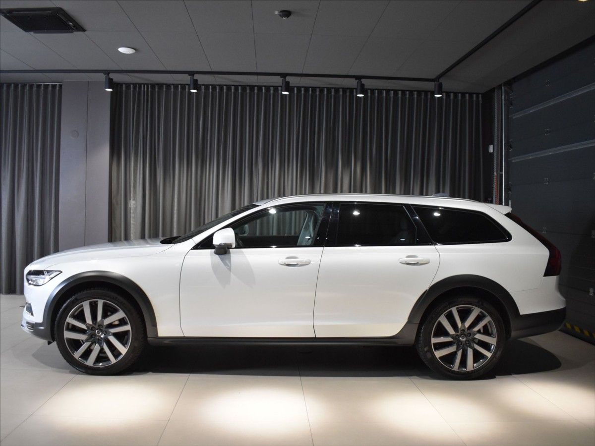 Volvo V90, 2,0 CC PRO D5 AWD - fotka 2