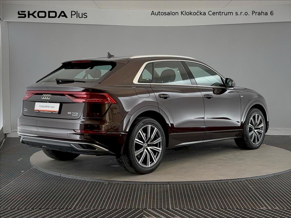 Audi Q8, 55 TFSI250 kW S-line Quattro 8 - fotka 2
