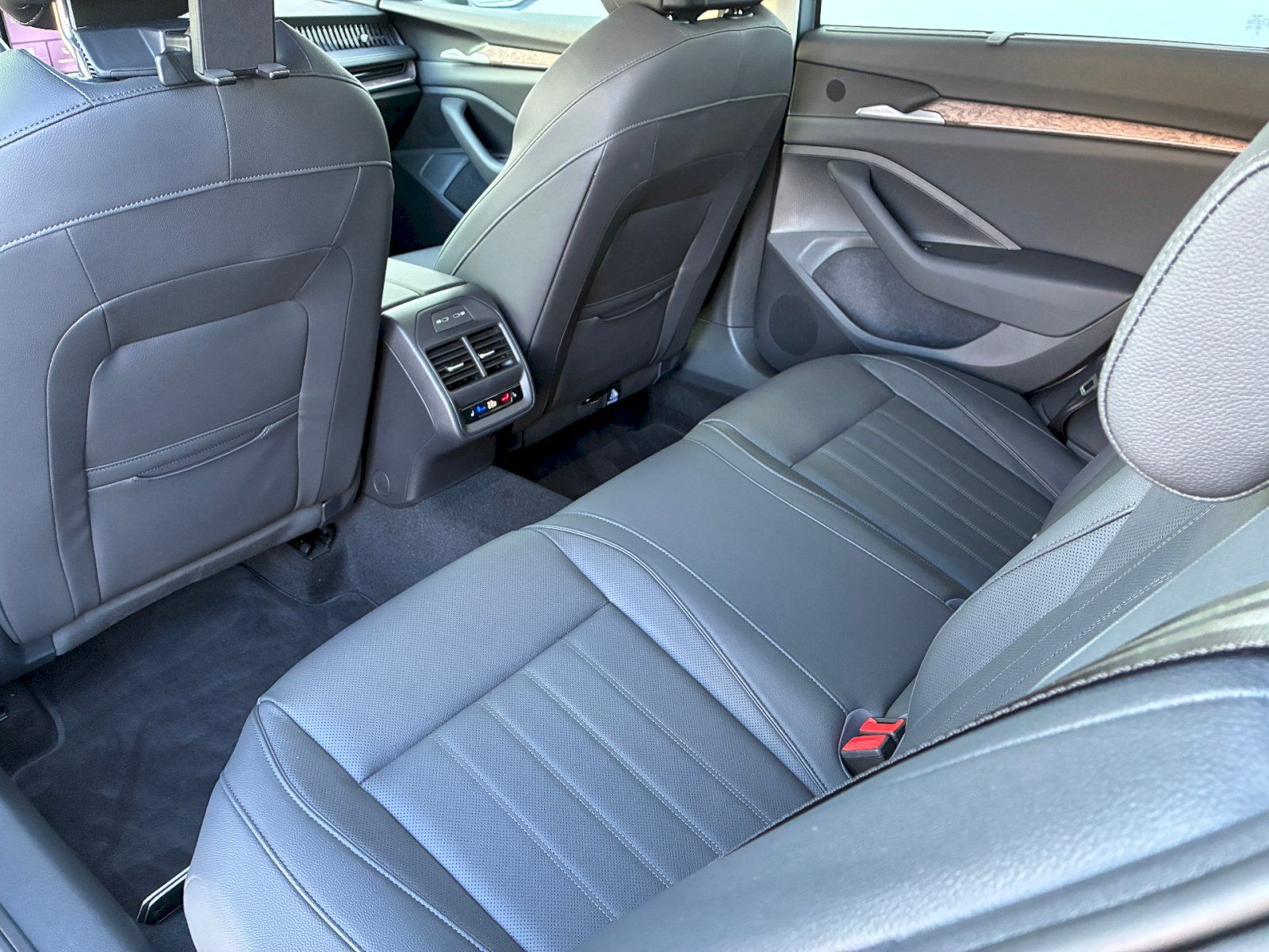 Škoda Superb, 2,0 TDI / 110 kW L&K - fotka 6