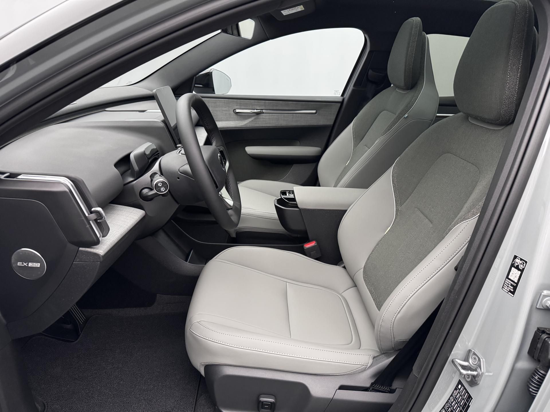 Volvo EX30, PURE ELECTRIC EXTENDED ULTRA - fotka 3