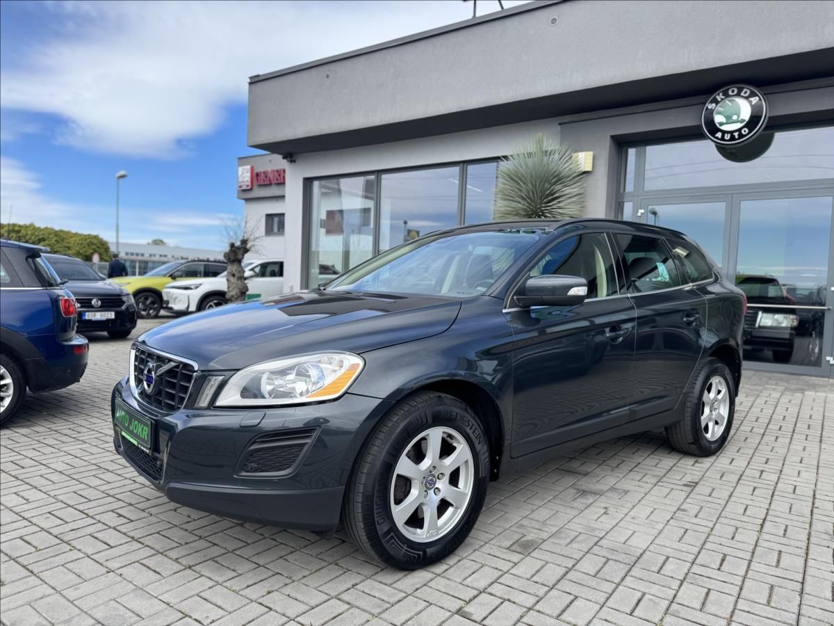 Volvo XC60, 2,4 D4 120kW AUTOMAT AWD  Mome - fotka 2