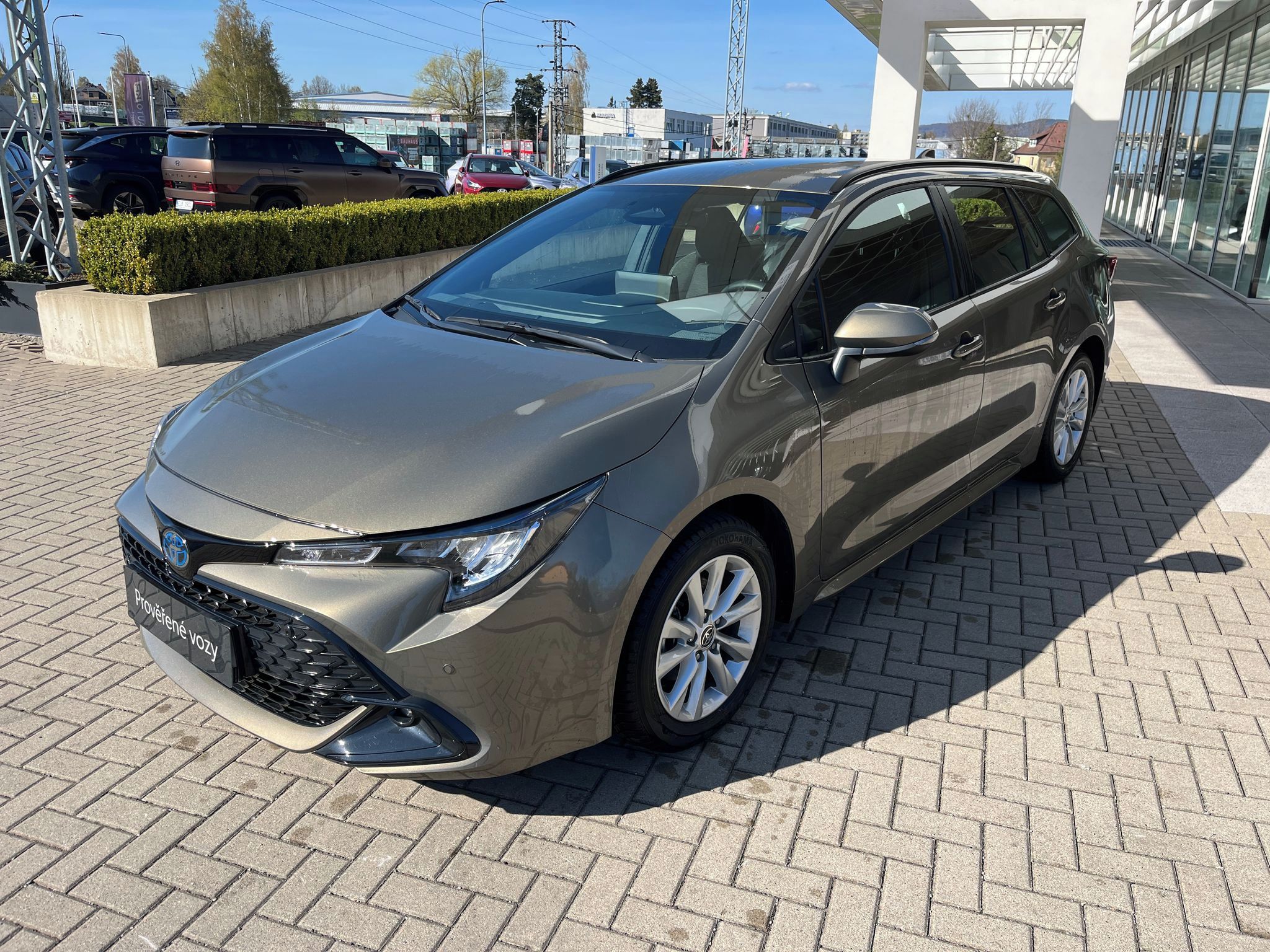 Toyota Corolla, 1.8 Hybrid e-CVT Comfort Tech - fotka 2