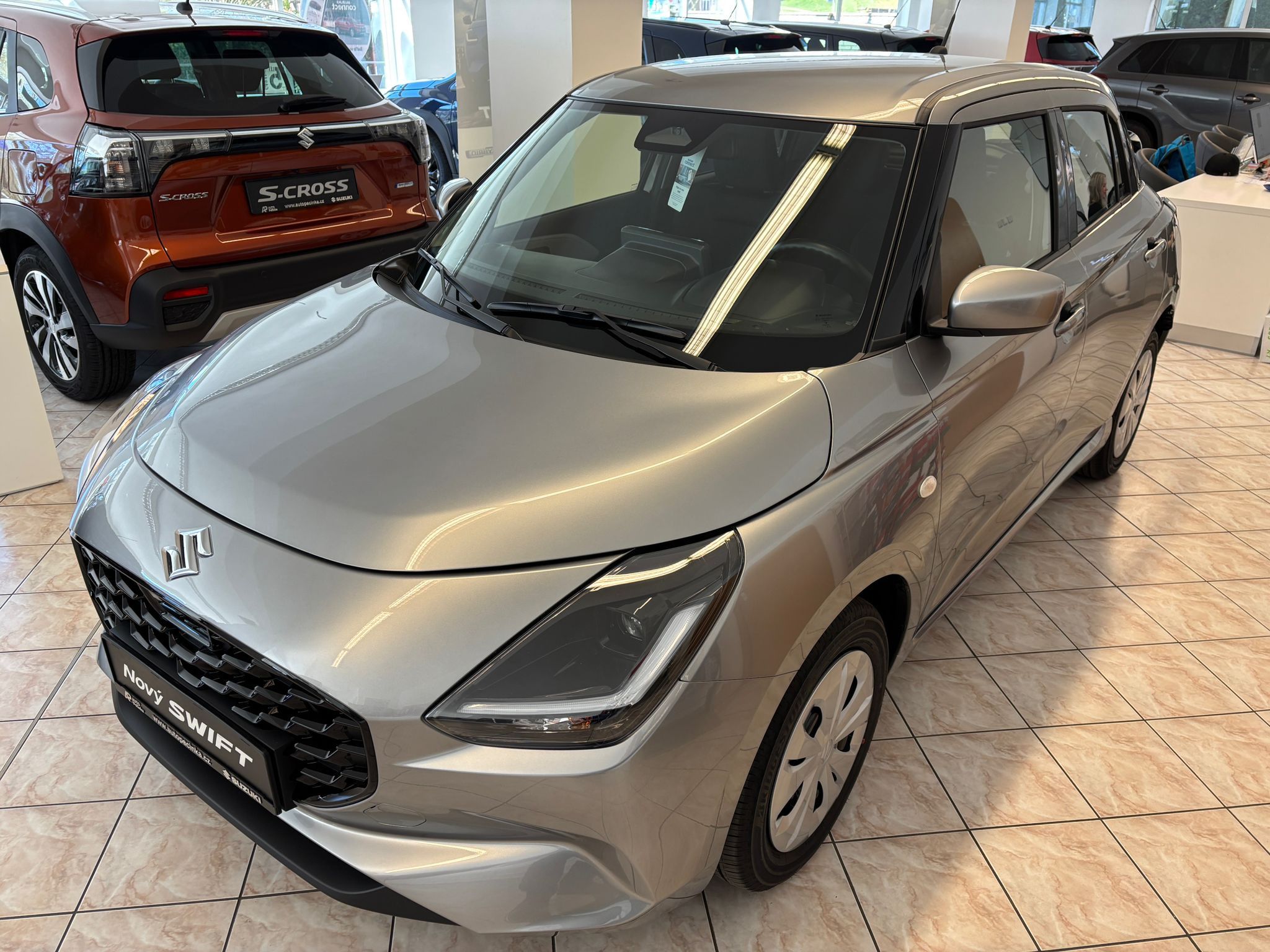 Suzuki Swift, 1,2 Comfort Hybrid - fotka 3