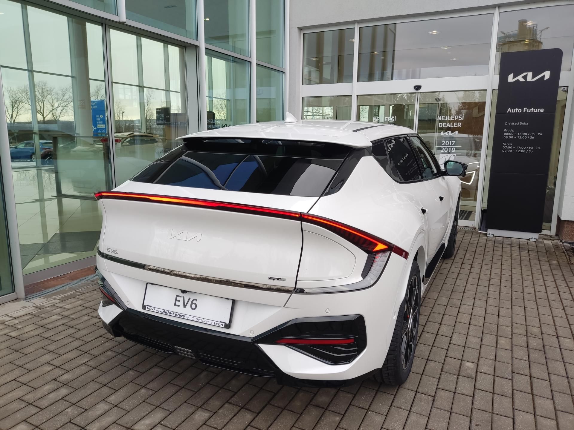 Kia EV6, GT-LINE 4X4 239 KW + 84 KWH - fotka 2