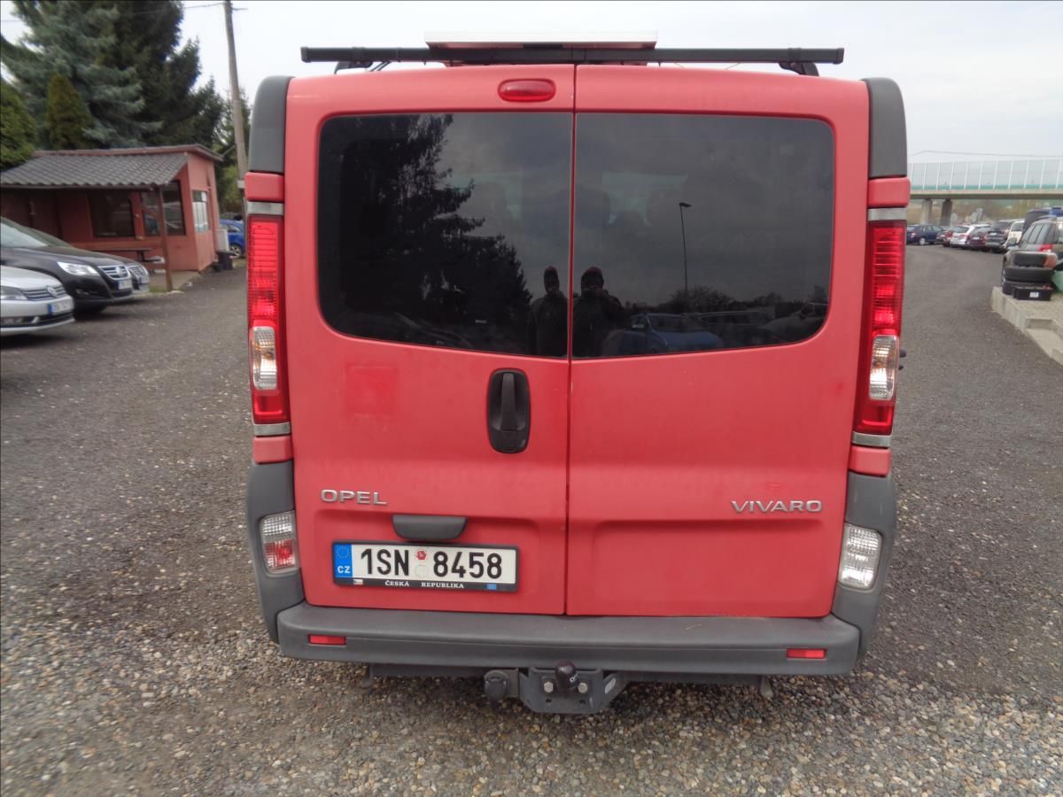 Opel Vivaro, 2,0        Spaní pro dvě osoby - fotka 6
