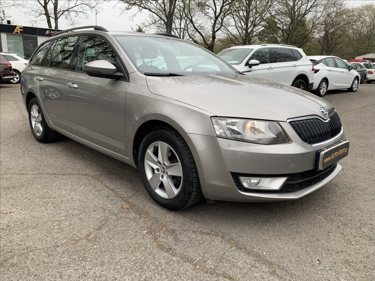 Škoda Octavia, 1,6 TDI 81KW AMBIENTE ČR - fotka 3