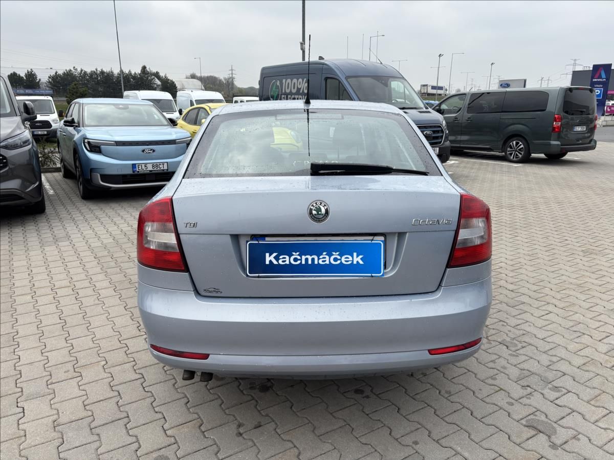 Škoda Octavia, 1,9 TDI 77kW Ambiente - fotka 4