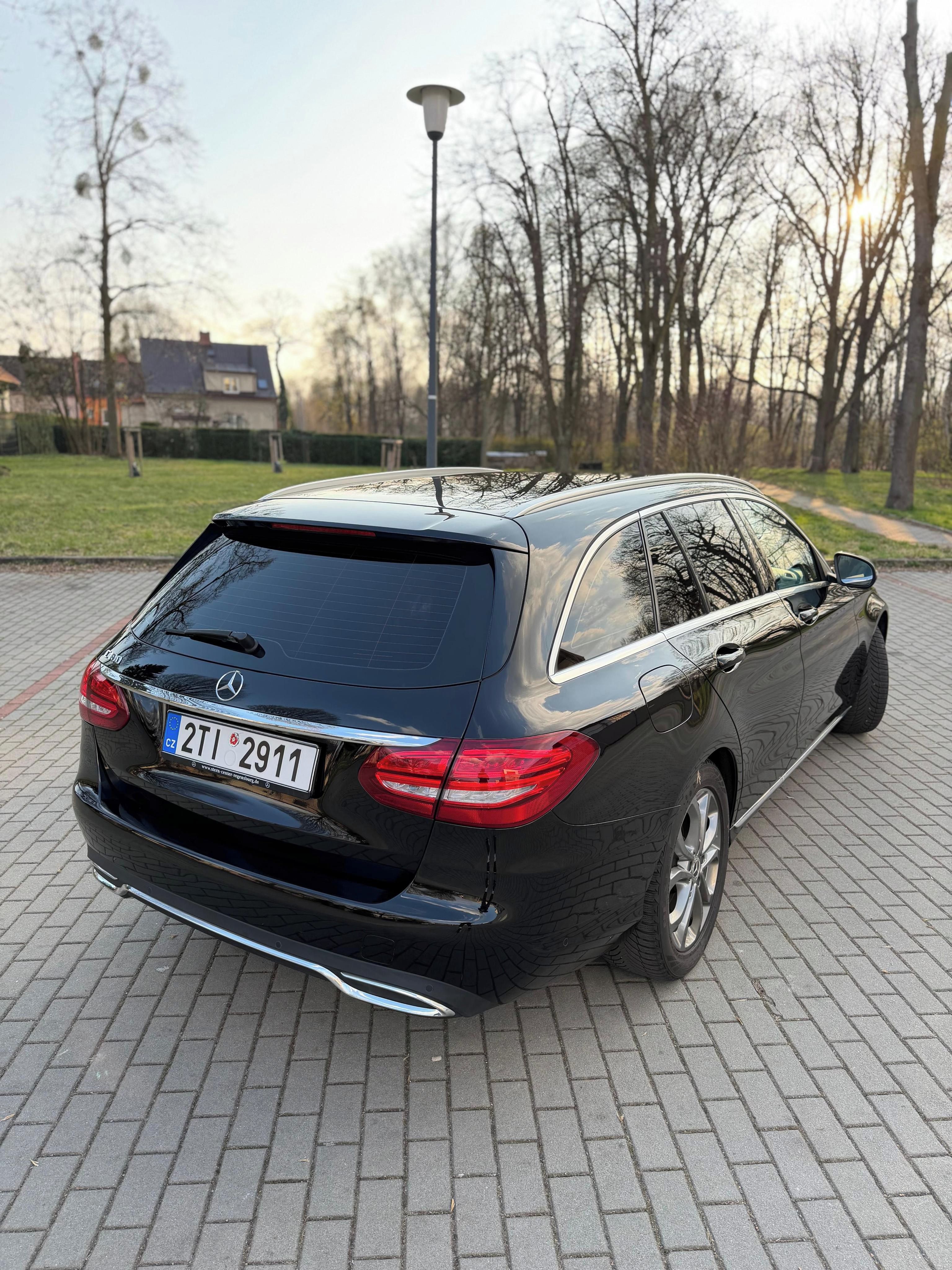 Mercedes-Benz Třídy C, C180 Kombi 2018, 9G-Tronic - fotka 3