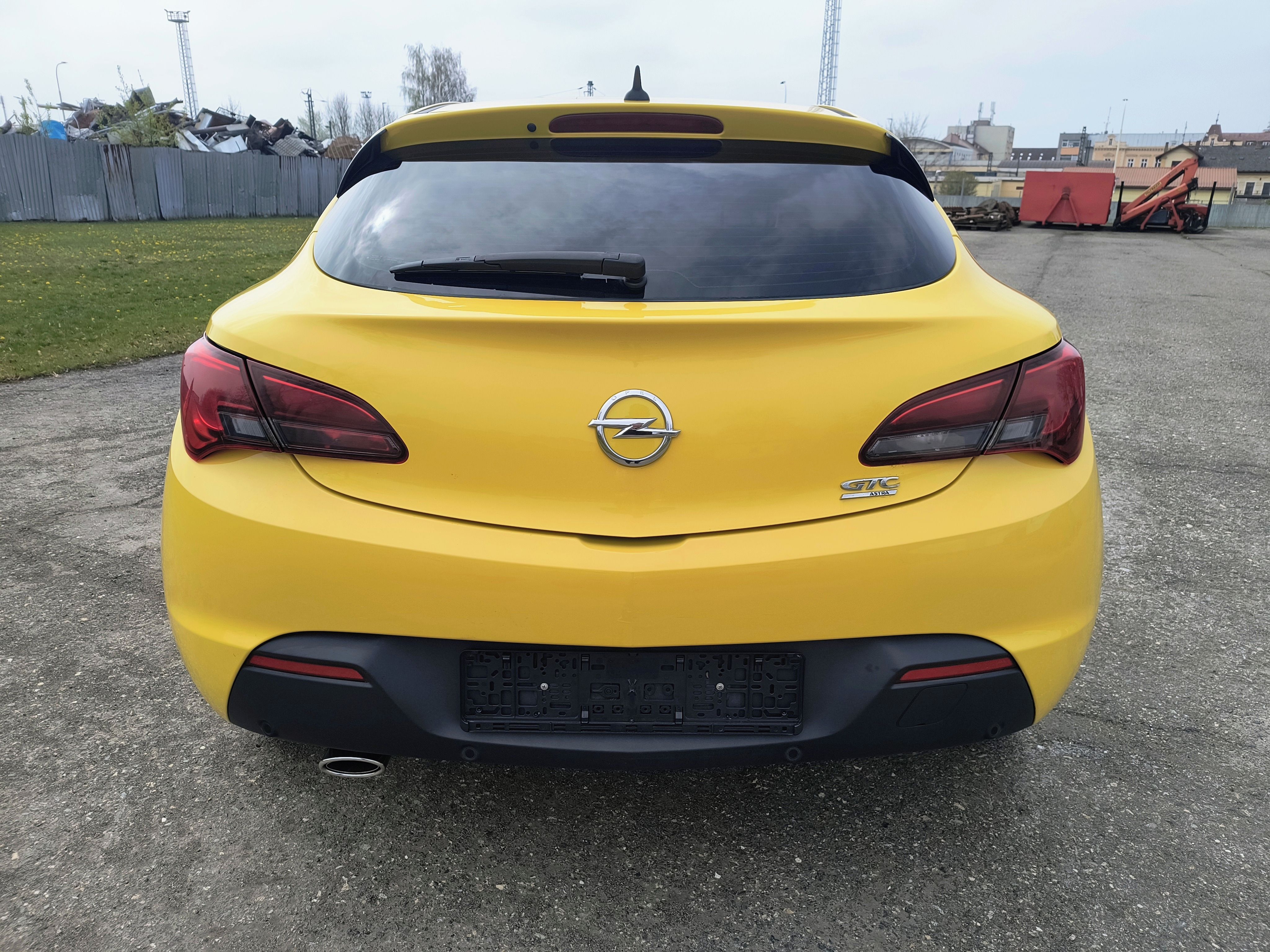 Opel Astra, GTC 1.6 Turbo 132kw - fotka 6