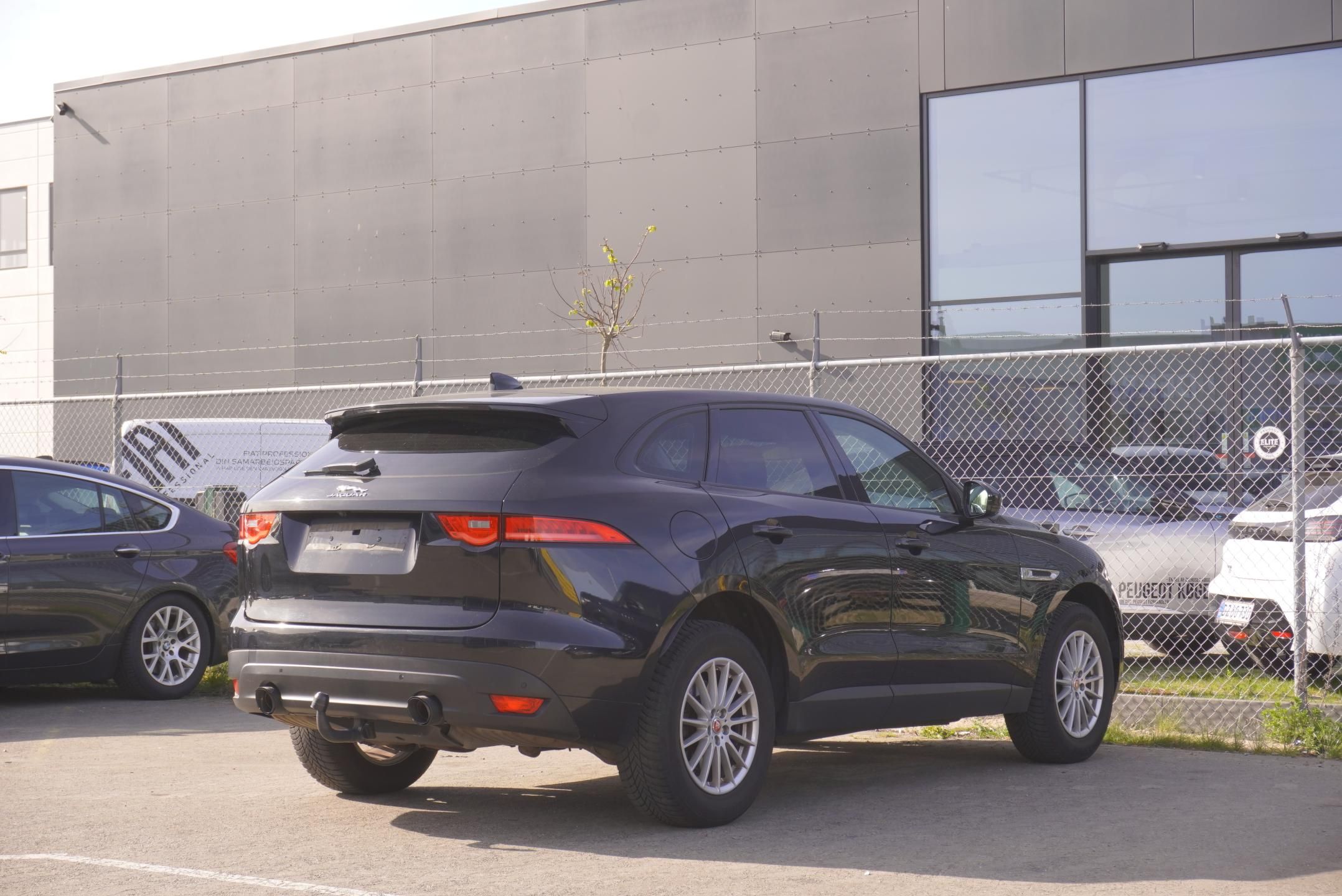 Jaguar F-Pace, 2.0 25T 184kW - fotka 4