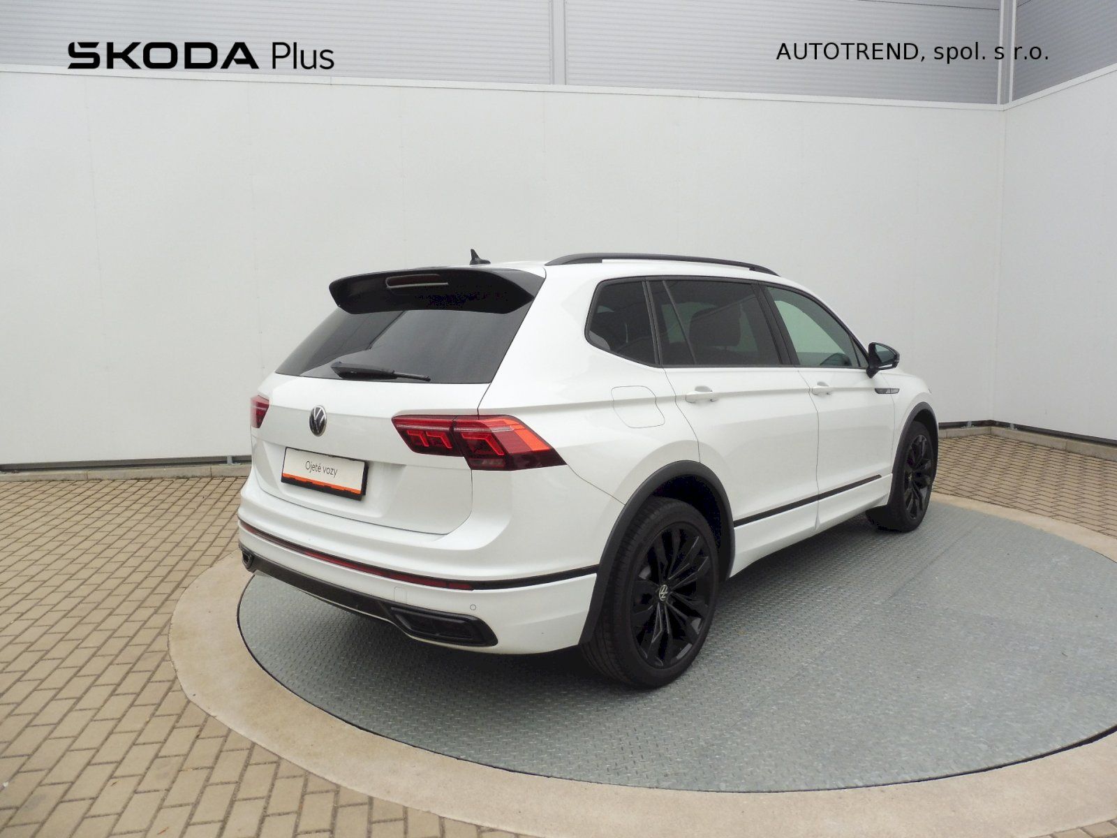 Volkswagen Tiguan, R-Line 2,0 TSI 140kW DSG 4MOTI - fotka 2