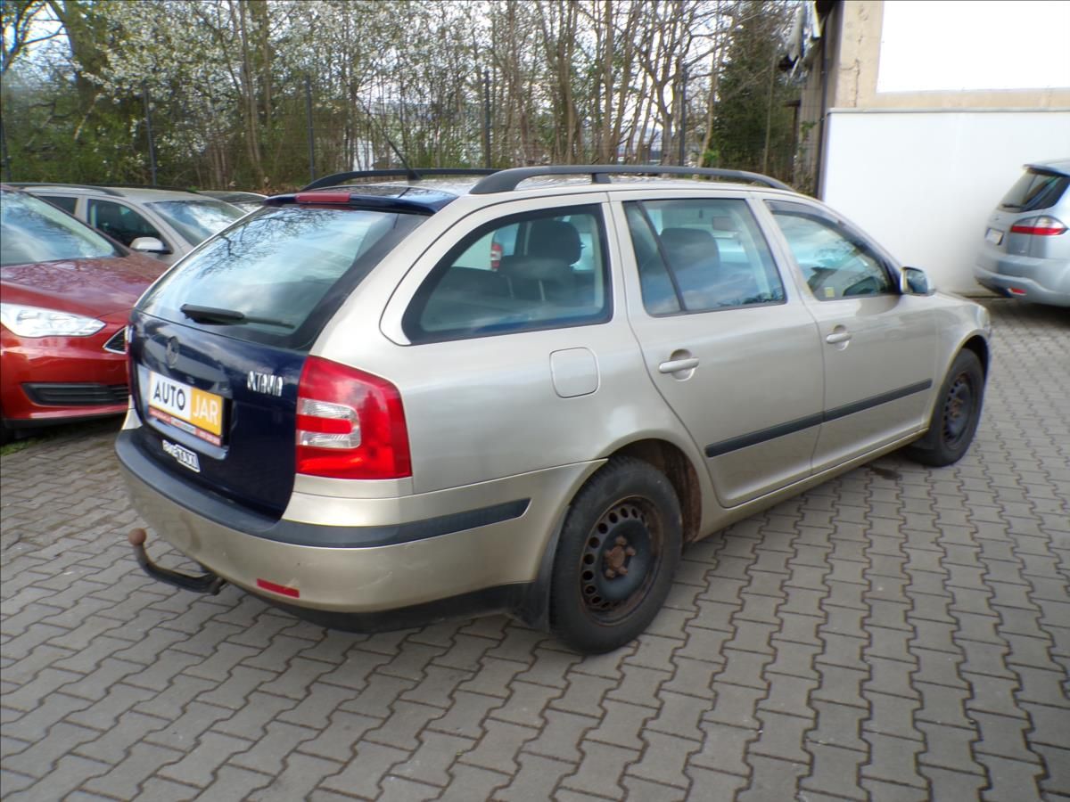 Škoda Octavia, 2,0 TDI  TAŽNÉ ZAŘÍZENÍ - fotka 4