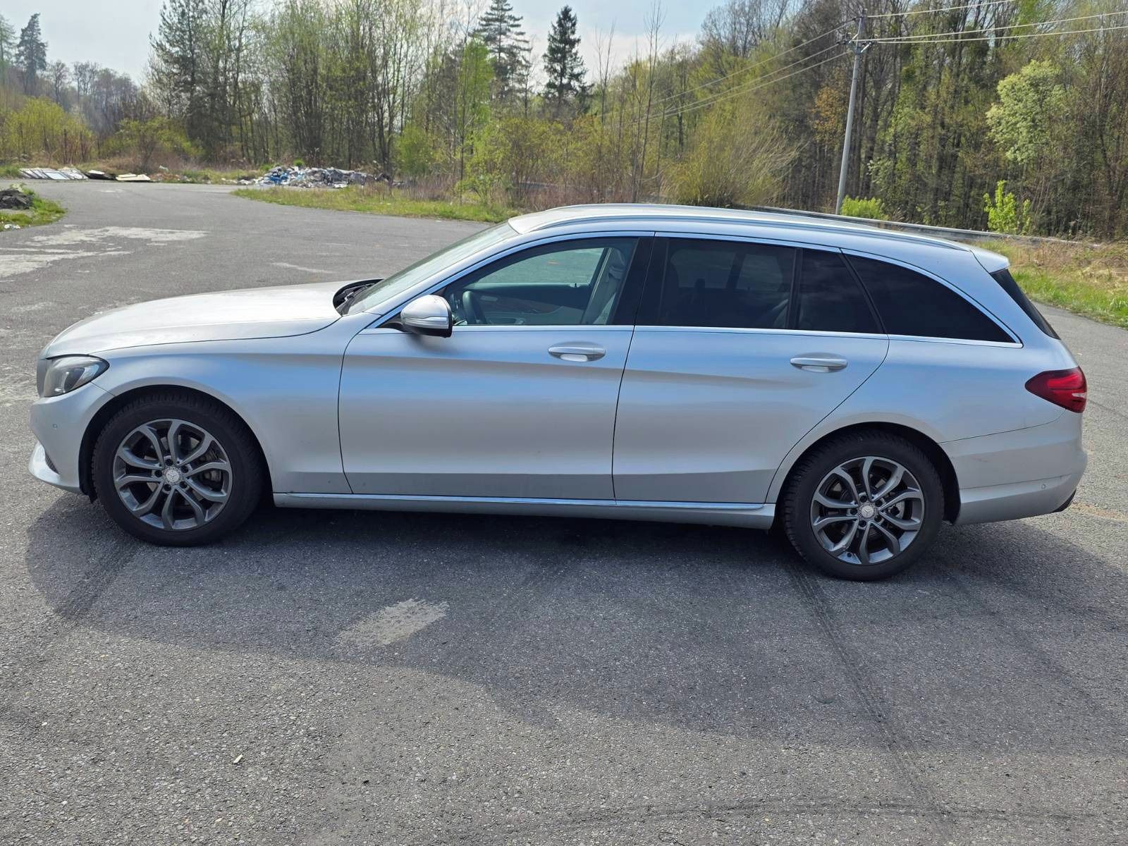 Mercedes-Benz Třídy C, 220D AMG packet - fotka 2