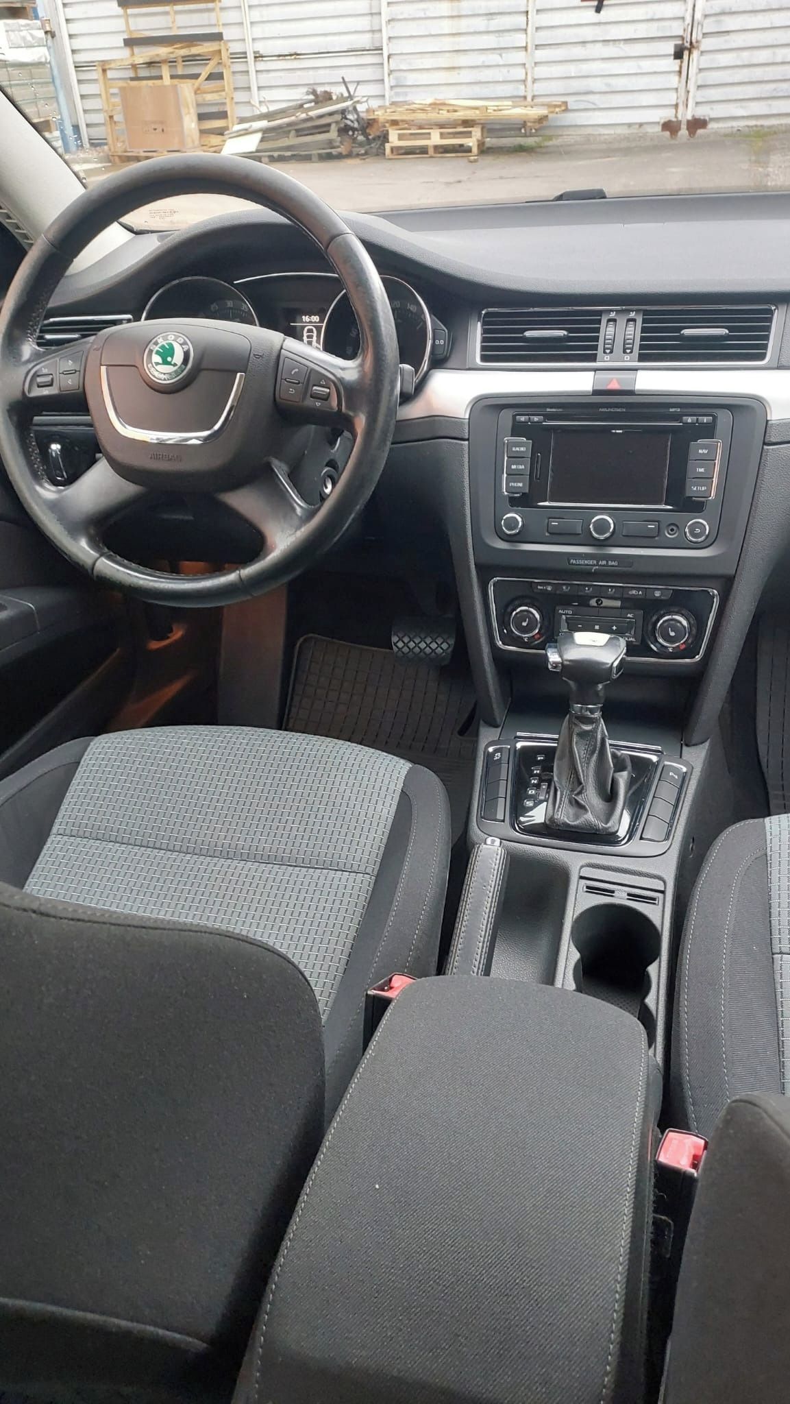 Škoda Superb, 2.0 TDI, DSG - fotka 2