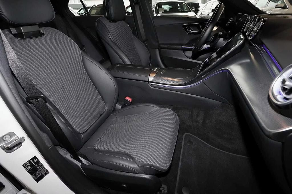 Mercedes-Benz Třídy C, 220 d Lim. Edition Avantgarde - fotka 6