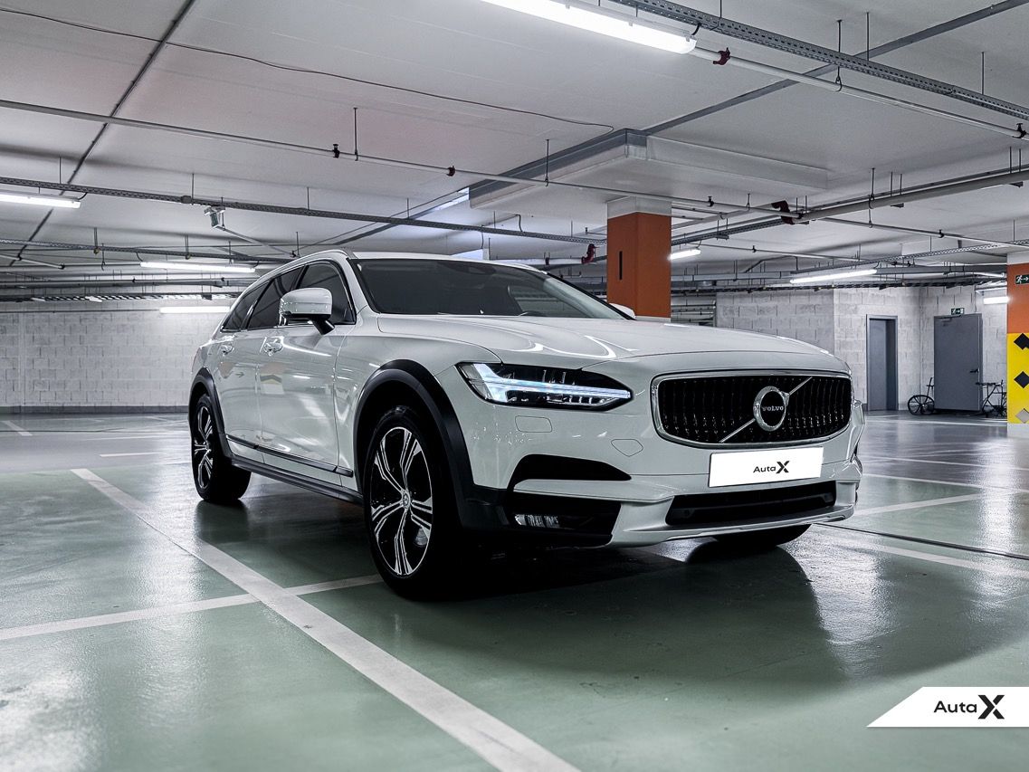 Volvo V90, Cross Country D4 AWD 140 kW - fotka 4