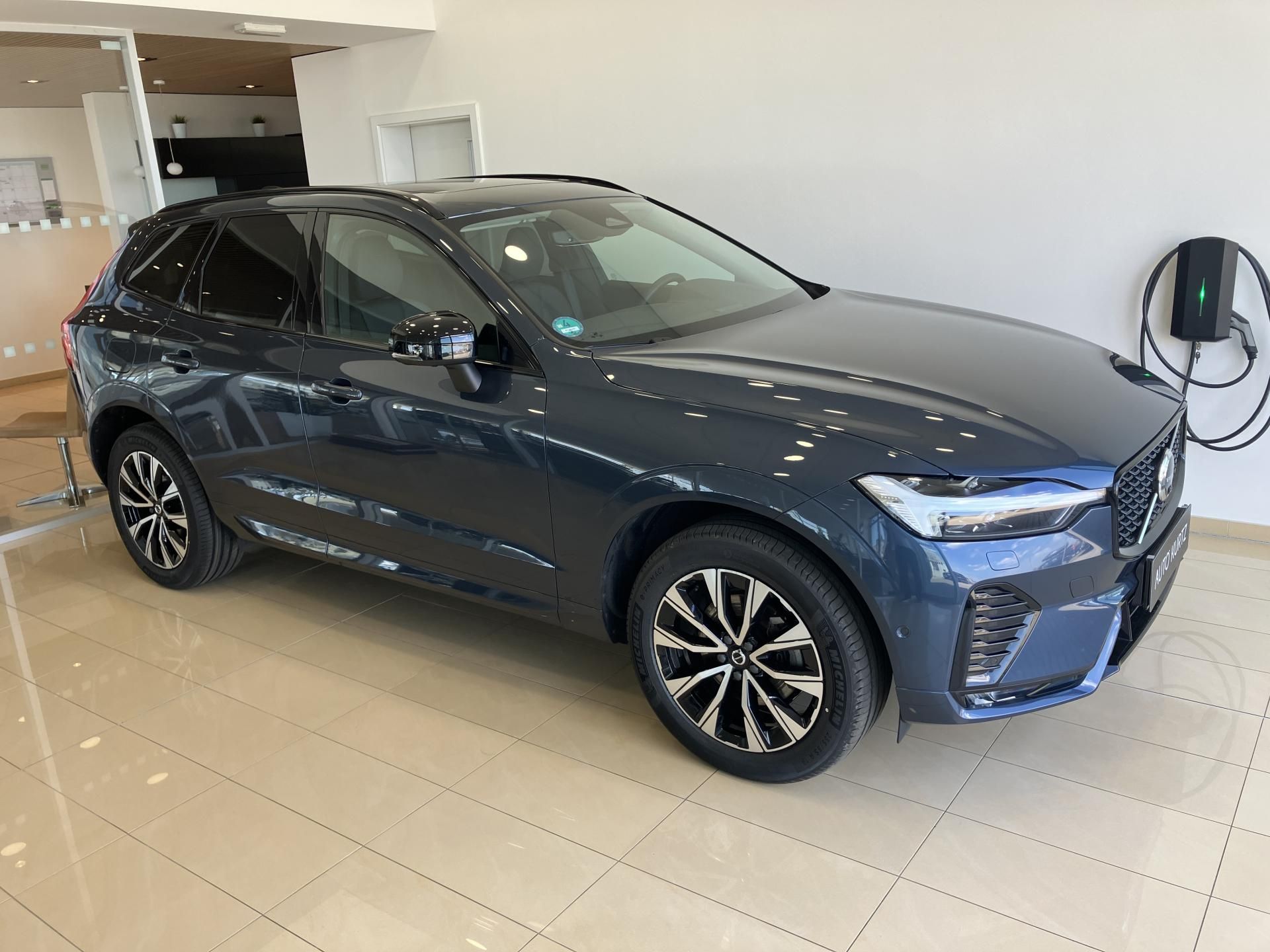 Volvo XC60, B5 AWD Plus Dark AT8 - fotka 2