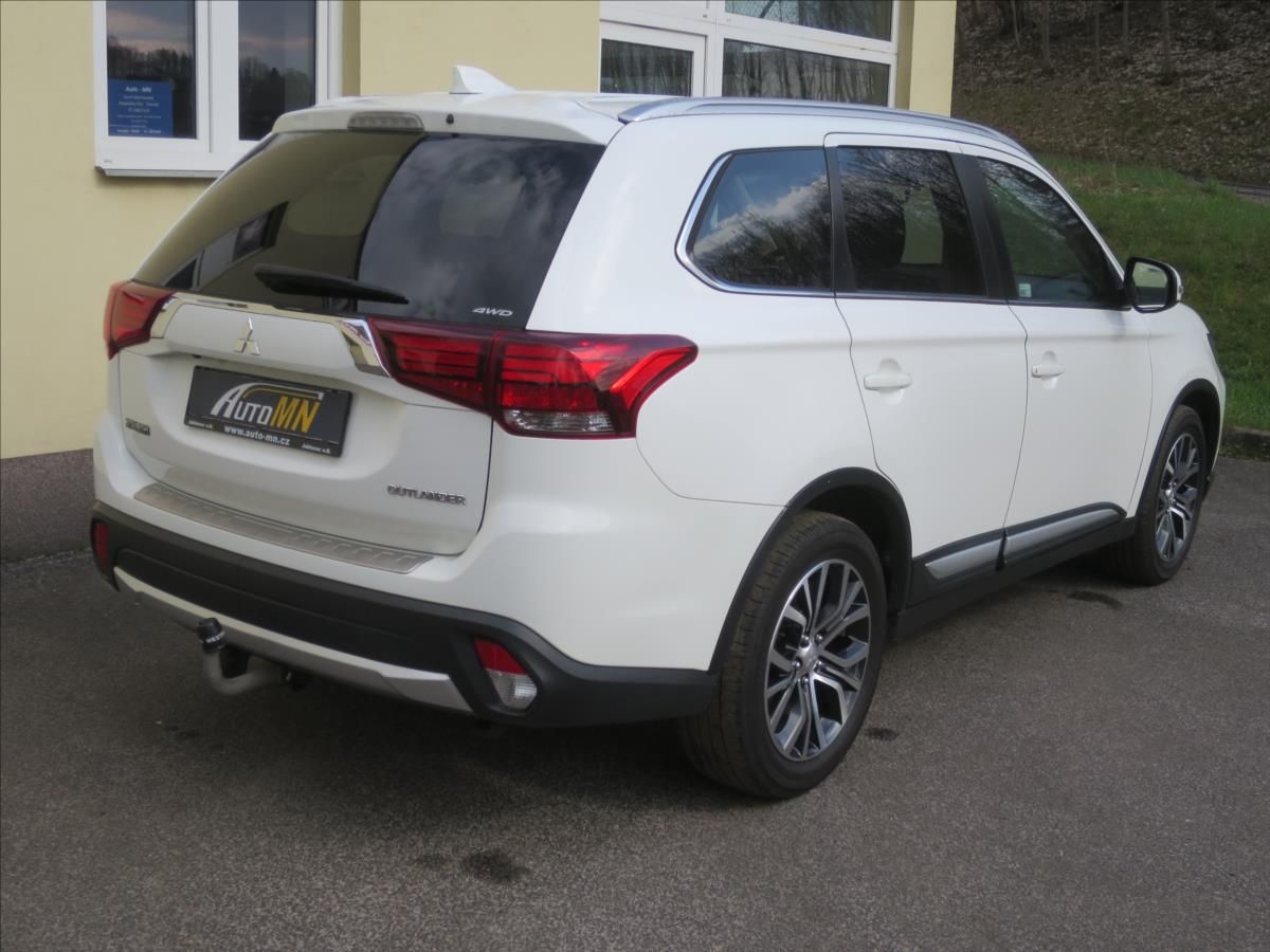 Mitsubishi Outlander, 2,2  Di-D Editio+ Aut. - fotka 3
