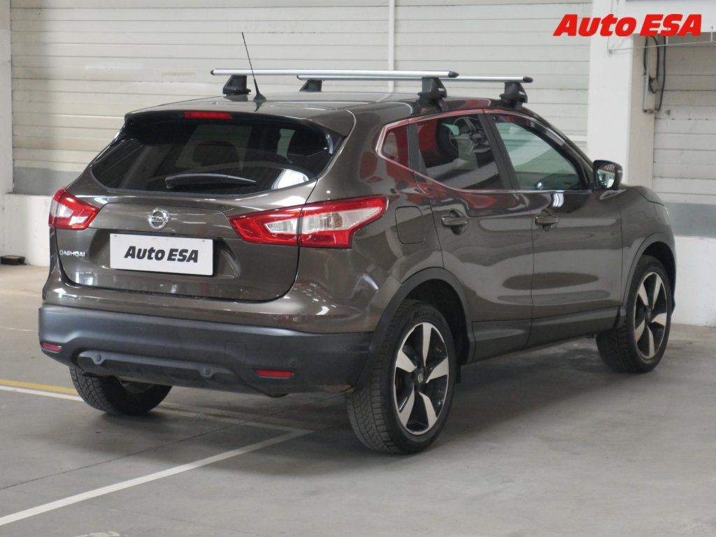 Nissan Qashqai, 1.2DiG-T,navi,autoAC - fotka 4