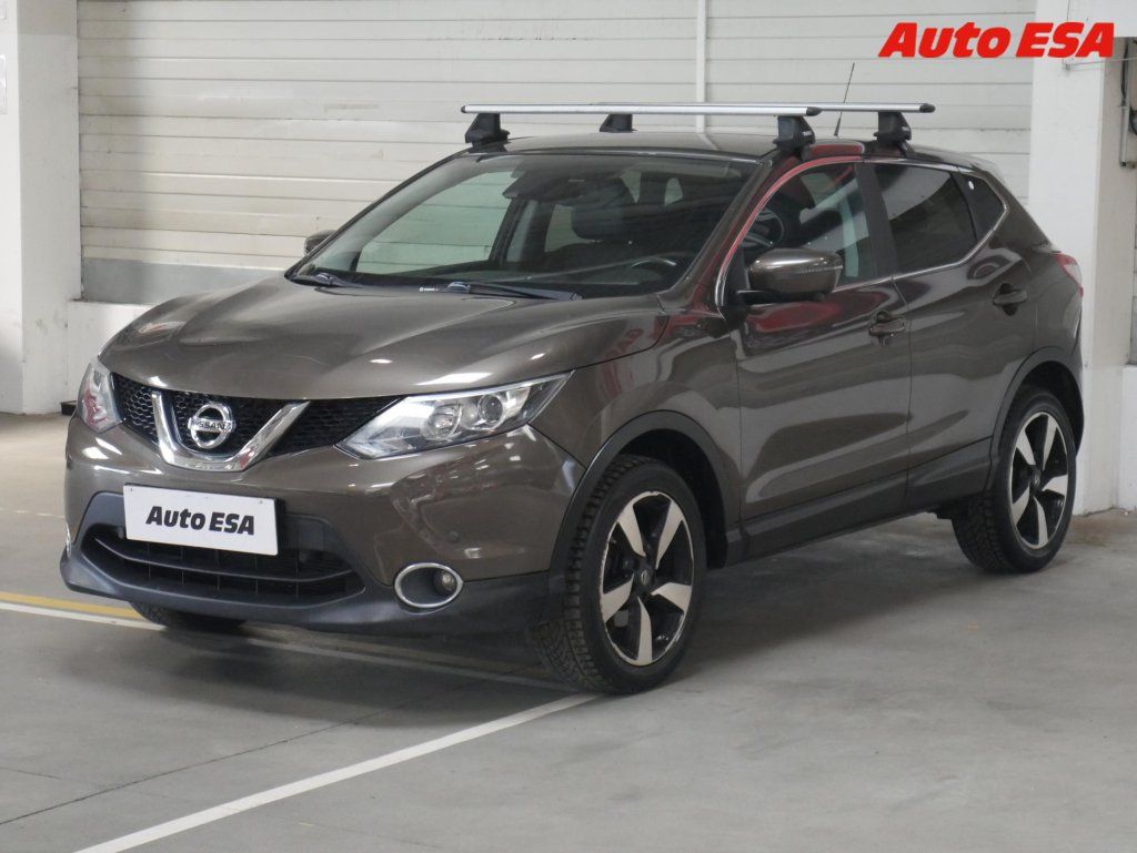 Nissan Qashqai, 1.2DiG-T,navi,autoAC - fotka 3