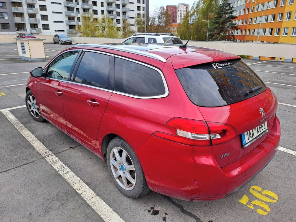 Peugeot 308, 1.2, 96kW, servisováno - fotka 4