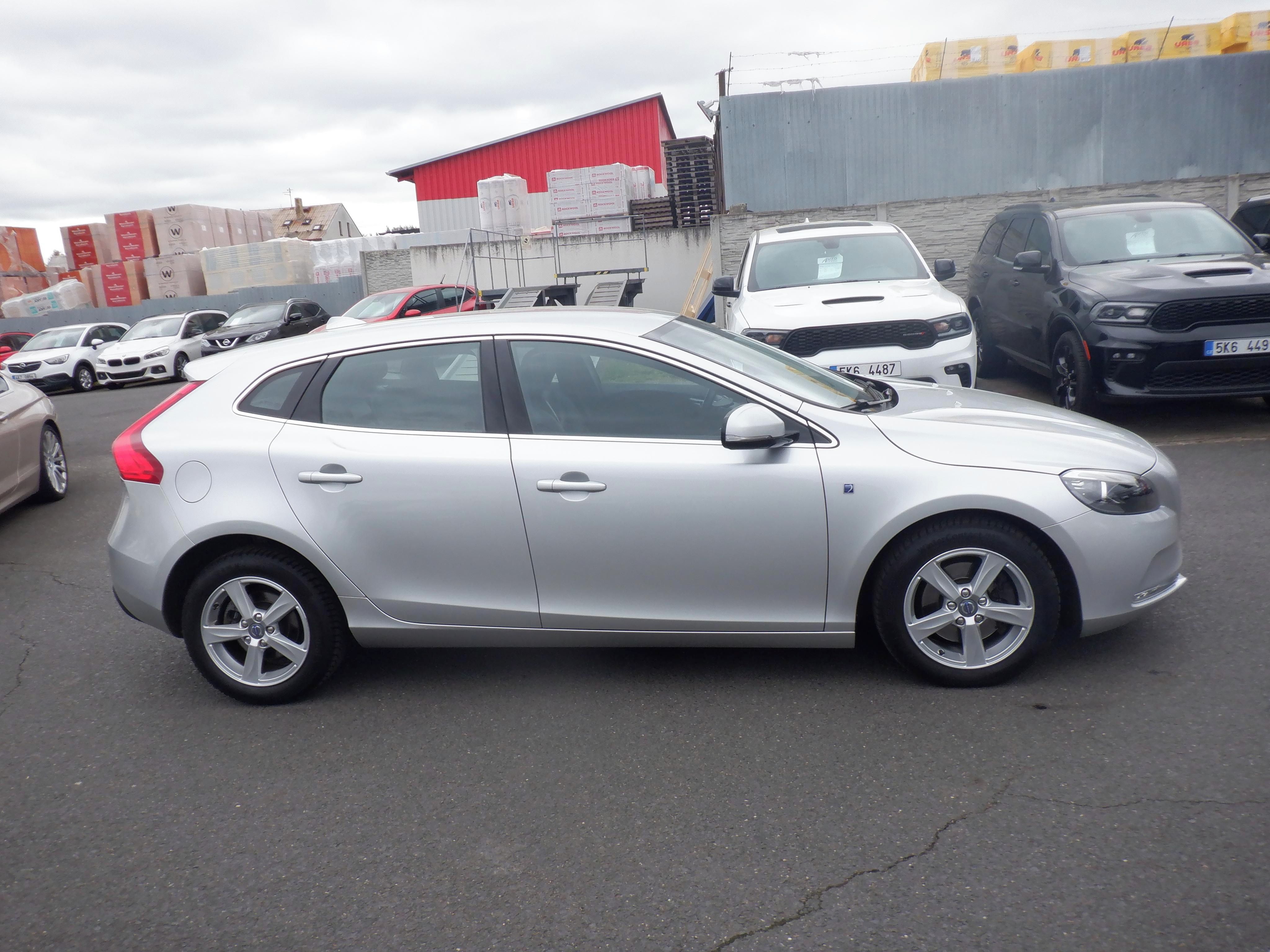 Volvo V40, 2.0 D D2 88kW Ocean Race - fotka 4