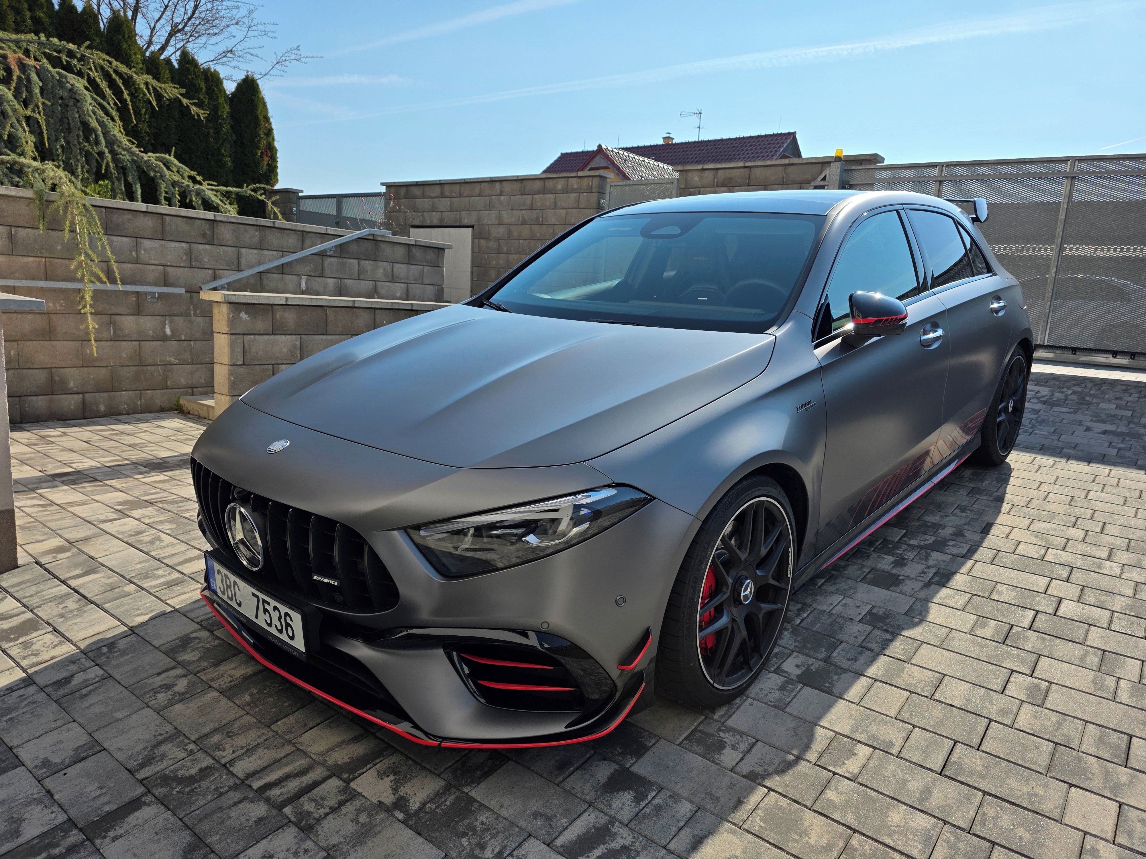 Mercedes-Benz Třídy A, A45S Street Style Edition - fotka 2