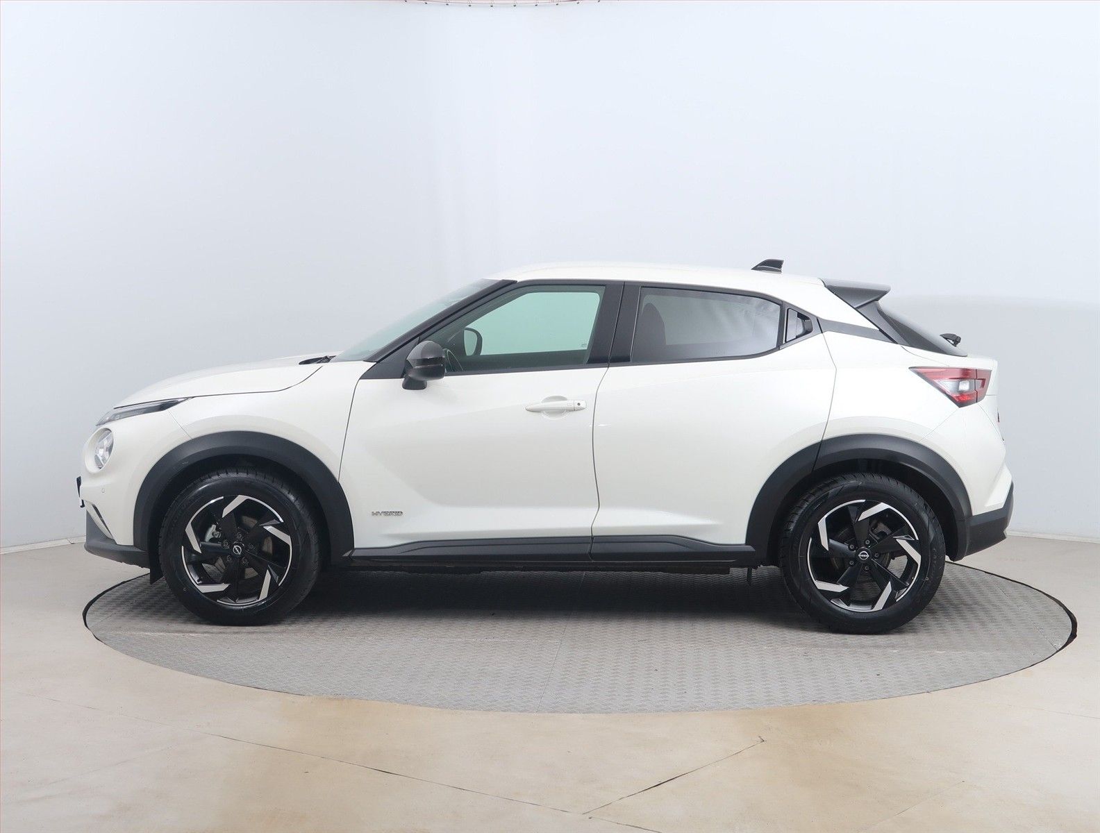 Nissan Juke, 1.6 Hybrid, Automat - fotka 3
