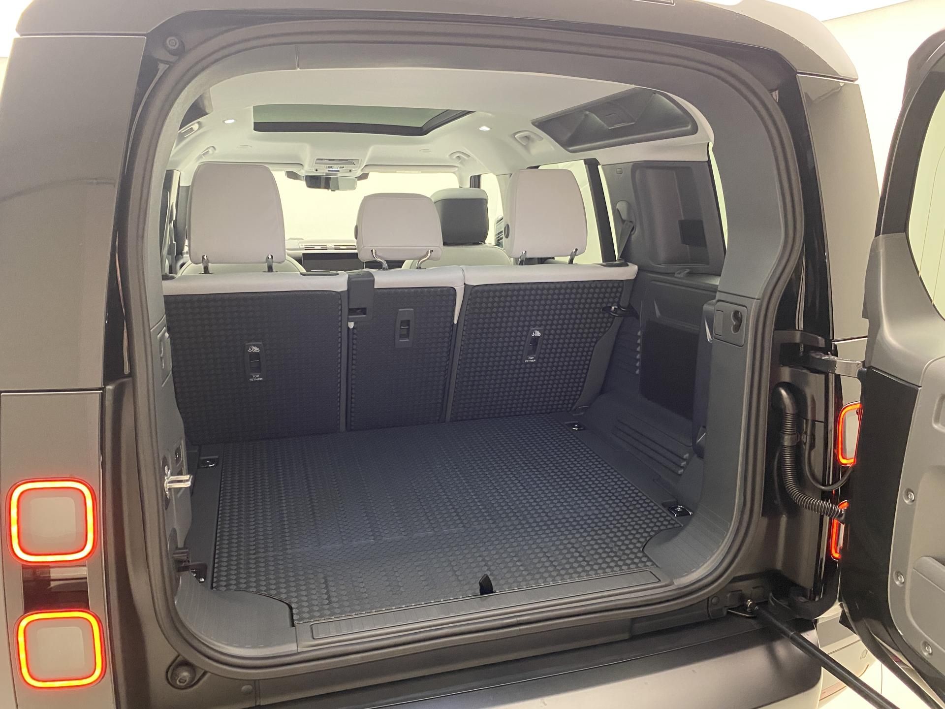 Land Rover Defender, 110 D350 X-Dynamic HSE - fotka 5