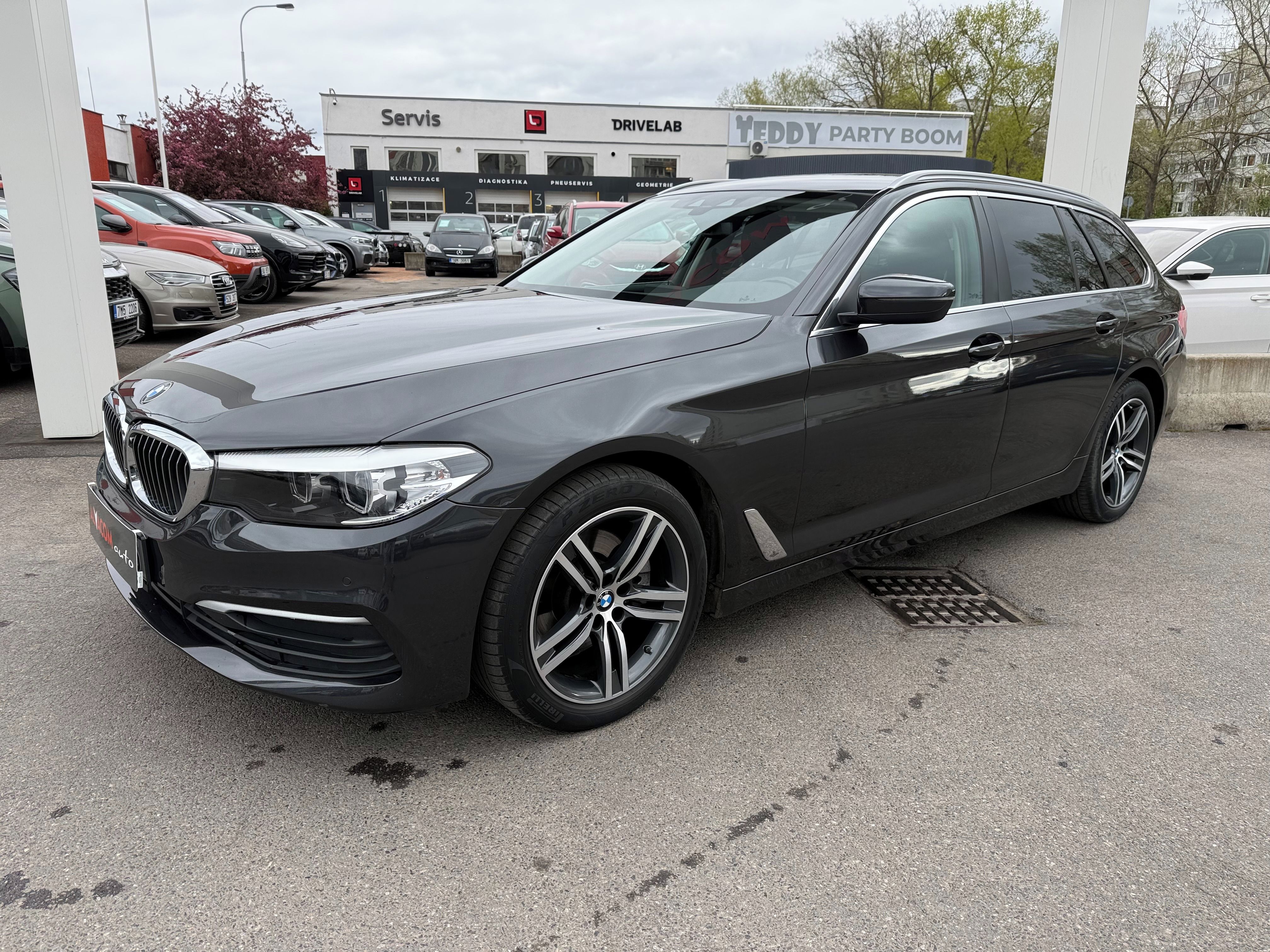 BMW Řada 5, 520d XDRIVE 140kW - fotka 2