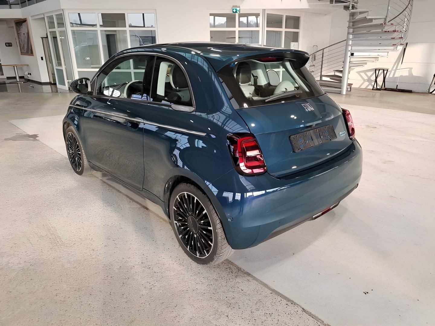 Fiat 500E, La Prima by Bocelli 118 HP - fotka 4