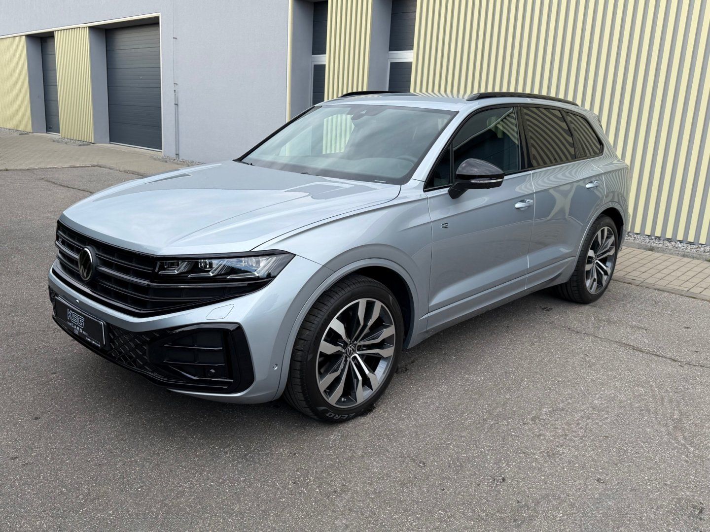 Volkswagen Touareg, 3.0TDi R-Line! ČR! NOVÝ VŮZ - fotka 2