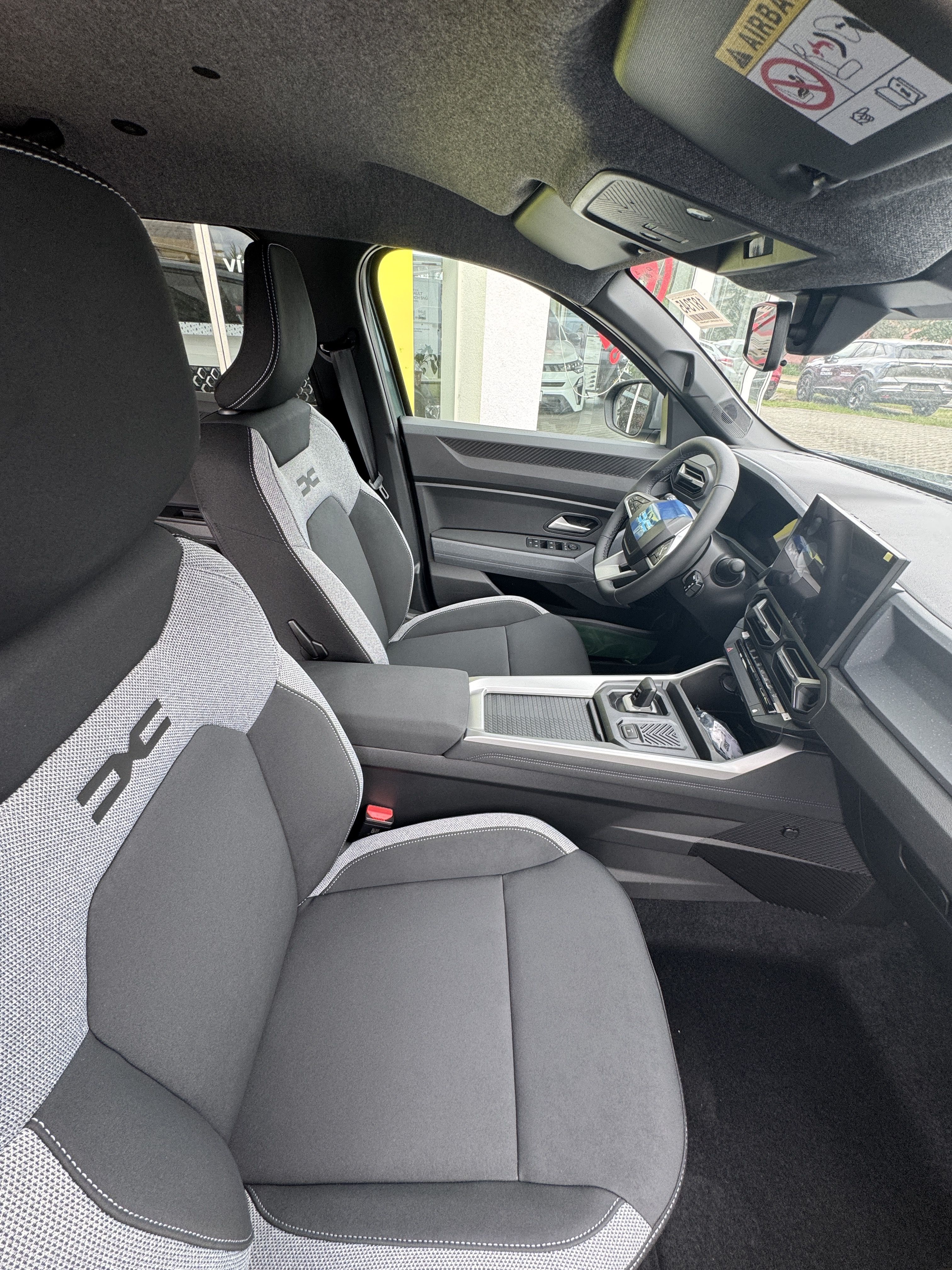 Dacia Bigster, Journey hybrid 155 CELEBRATION - fotka 5