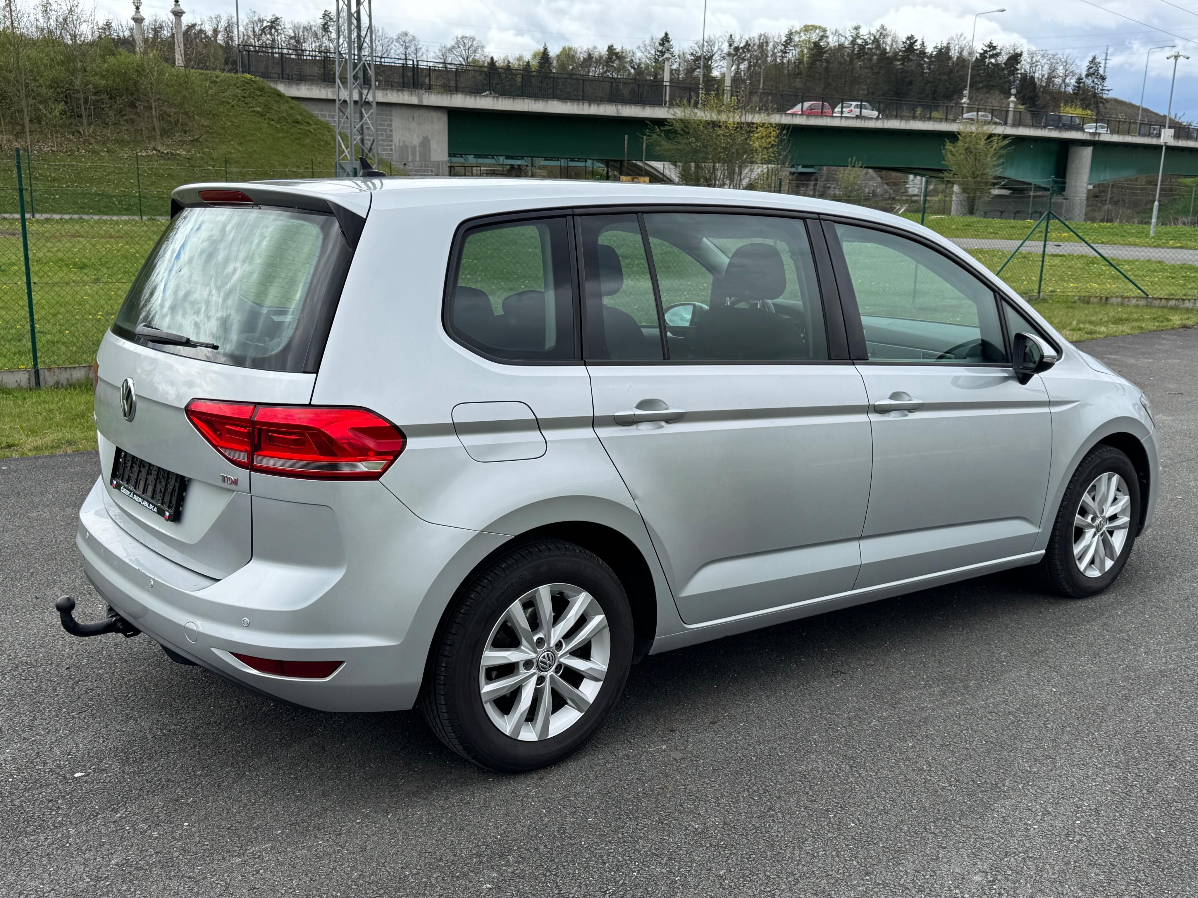 Volkswagen Touran, 1.6TDI 7 MÍSTNÉ TOP STAV - fotka 3