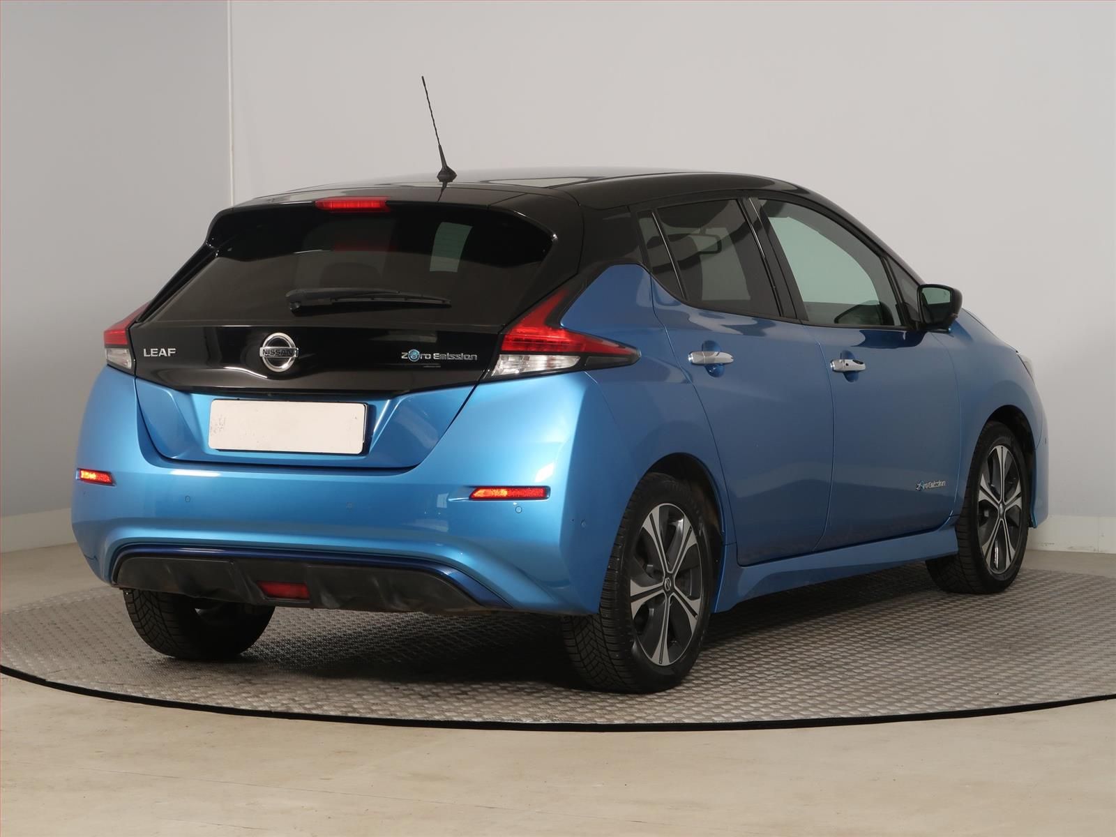 Nissan LEAF, 40 kWh, SoH 90%, Automat, ČR - fotka 5